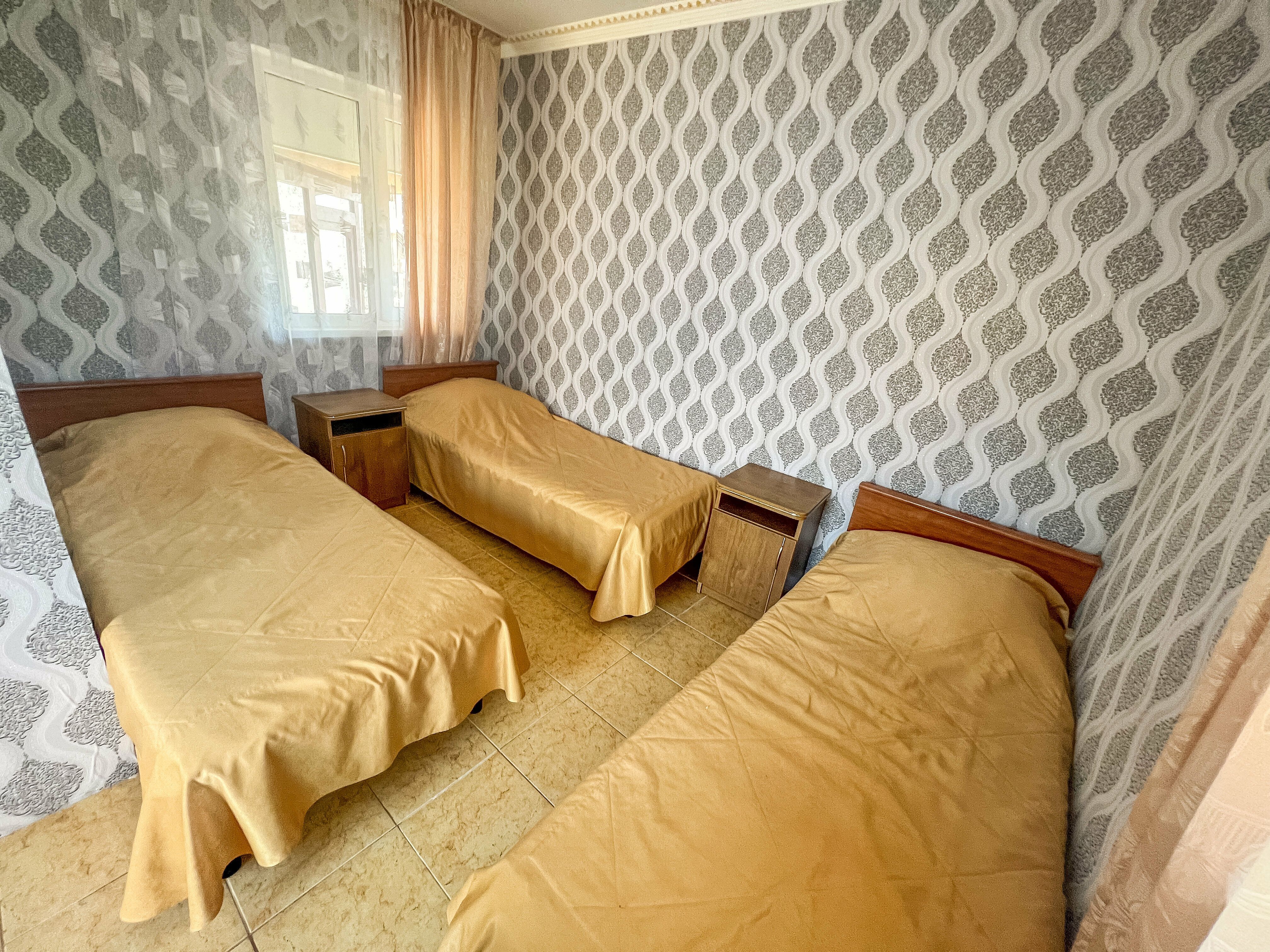 Трехместный номер с балконом