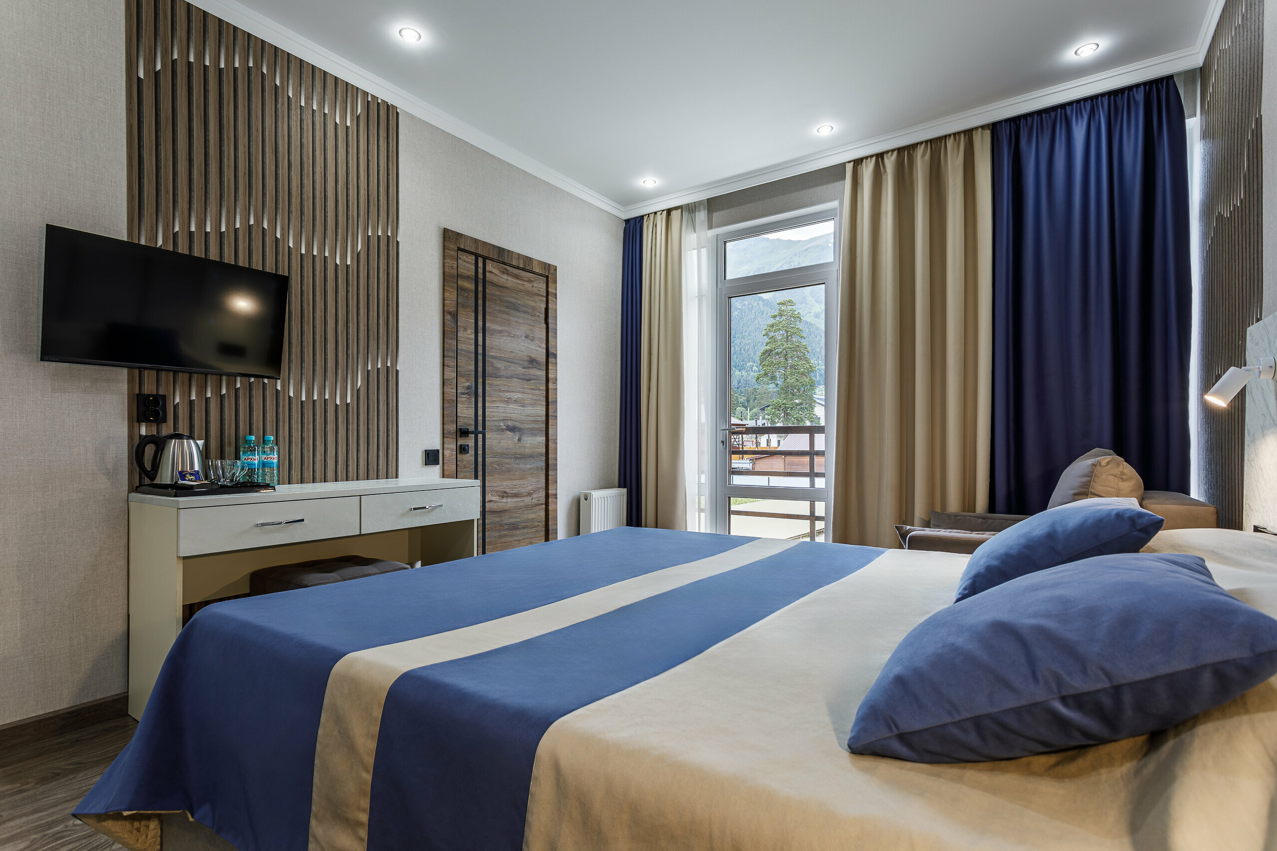 Трехместный номер "Комфорт" с видом на горы