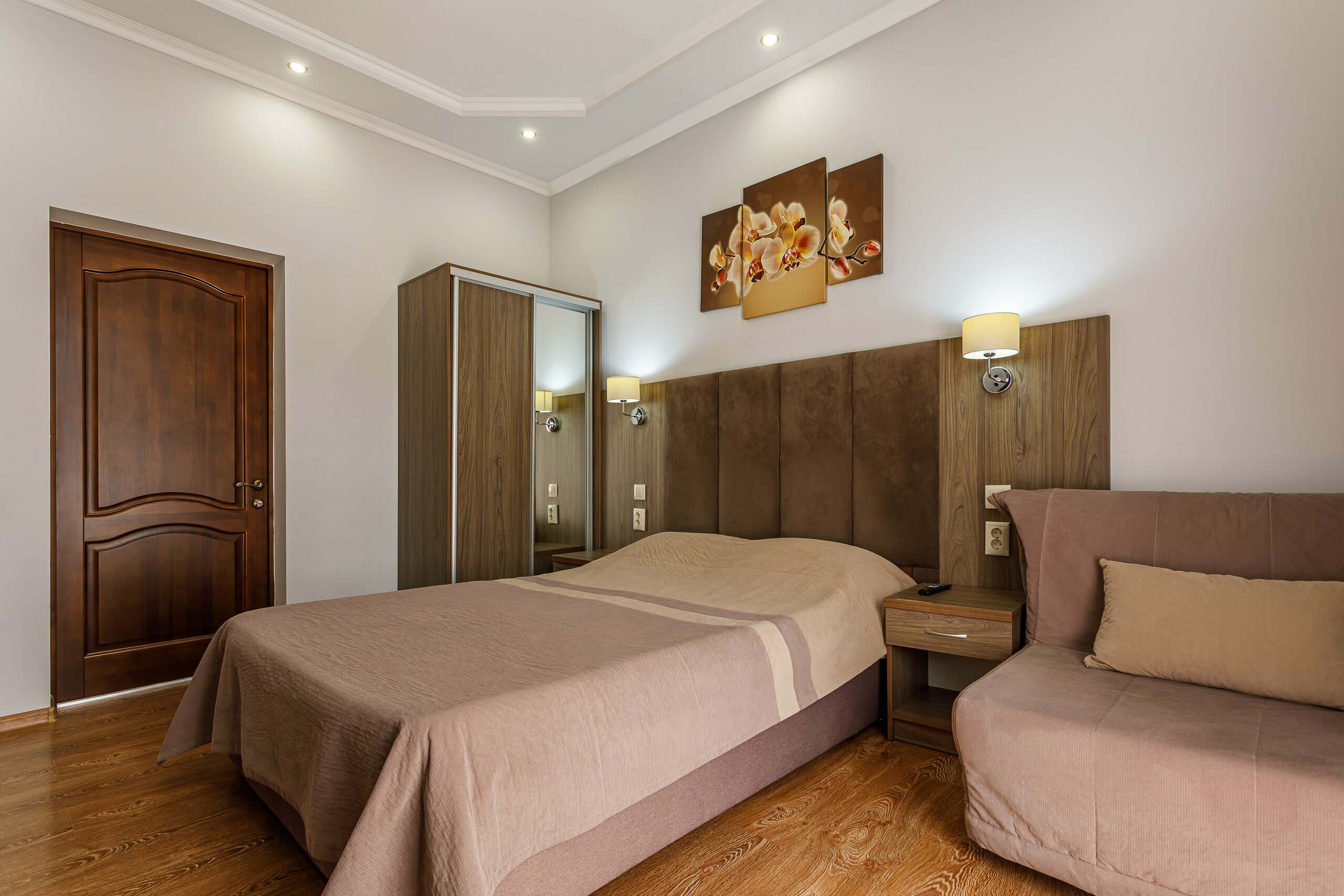 Трехместный номер с видом на горы