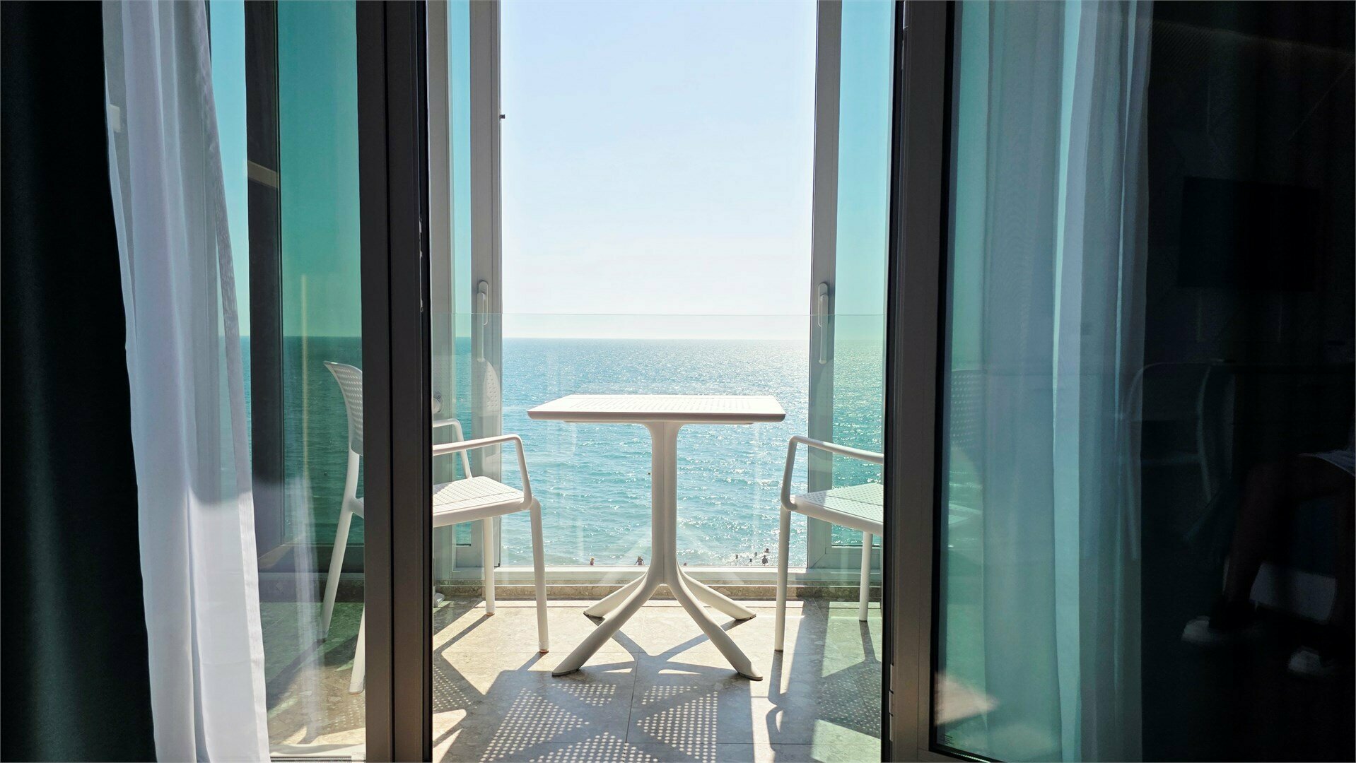 Двухкомнатный номер с видом на море