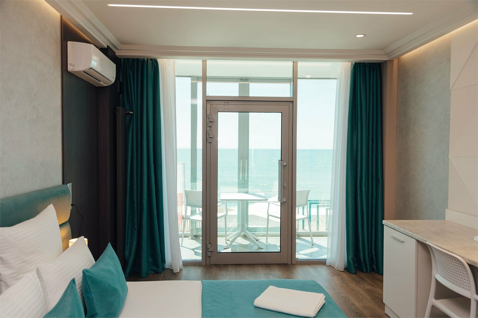 Двухкомнатный номер с видом на море