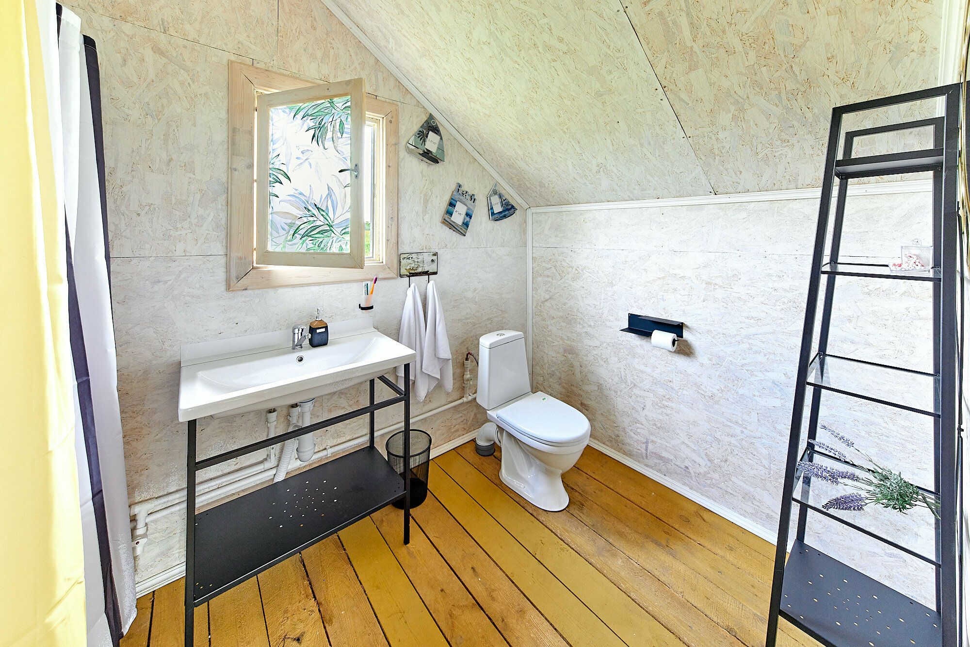 Двухместный Сафари-тент с 1 кроватью, террасой, собственным туалетом и душем.