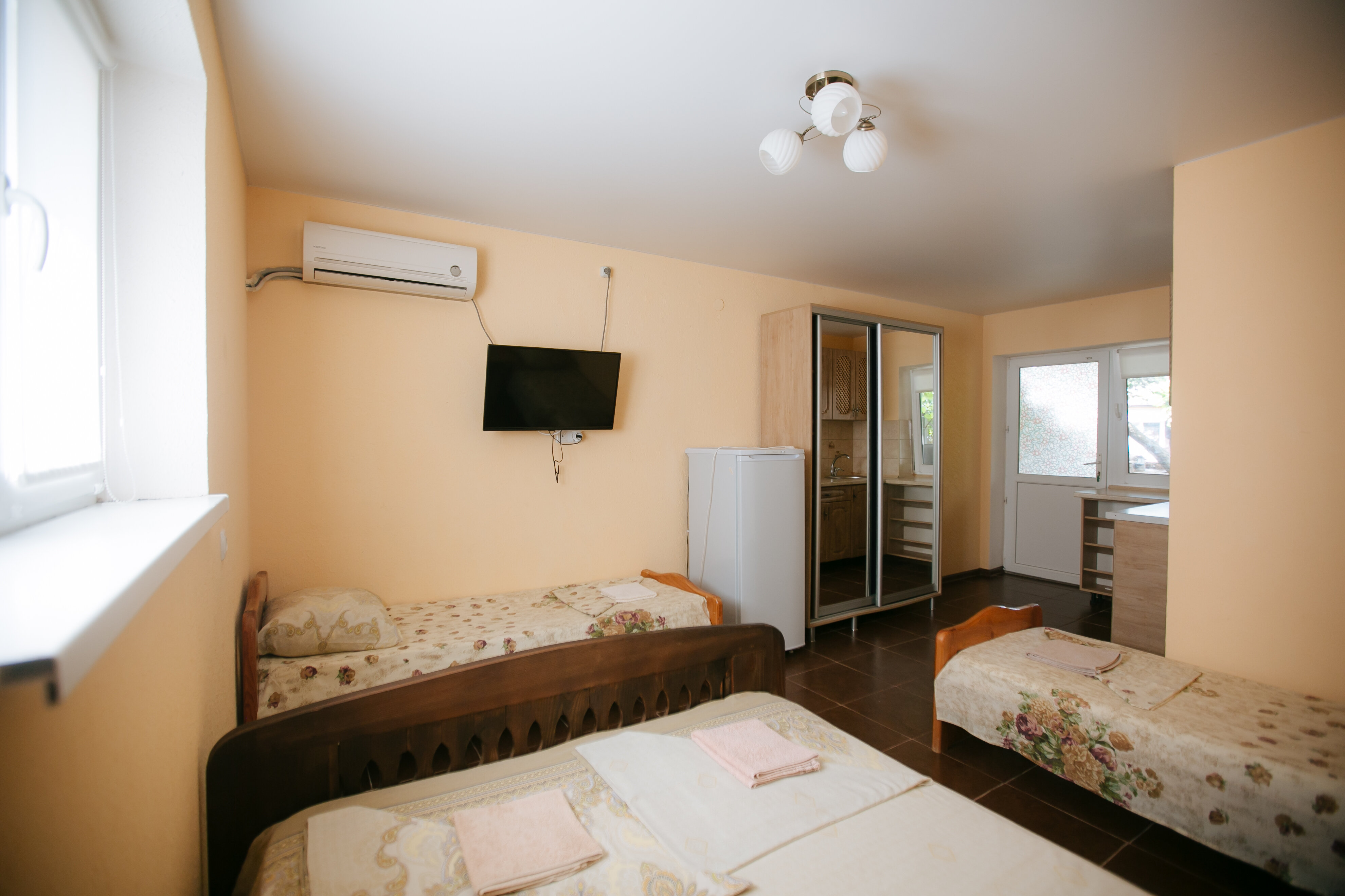 четырехместный номер с кухней и восточной беседкой