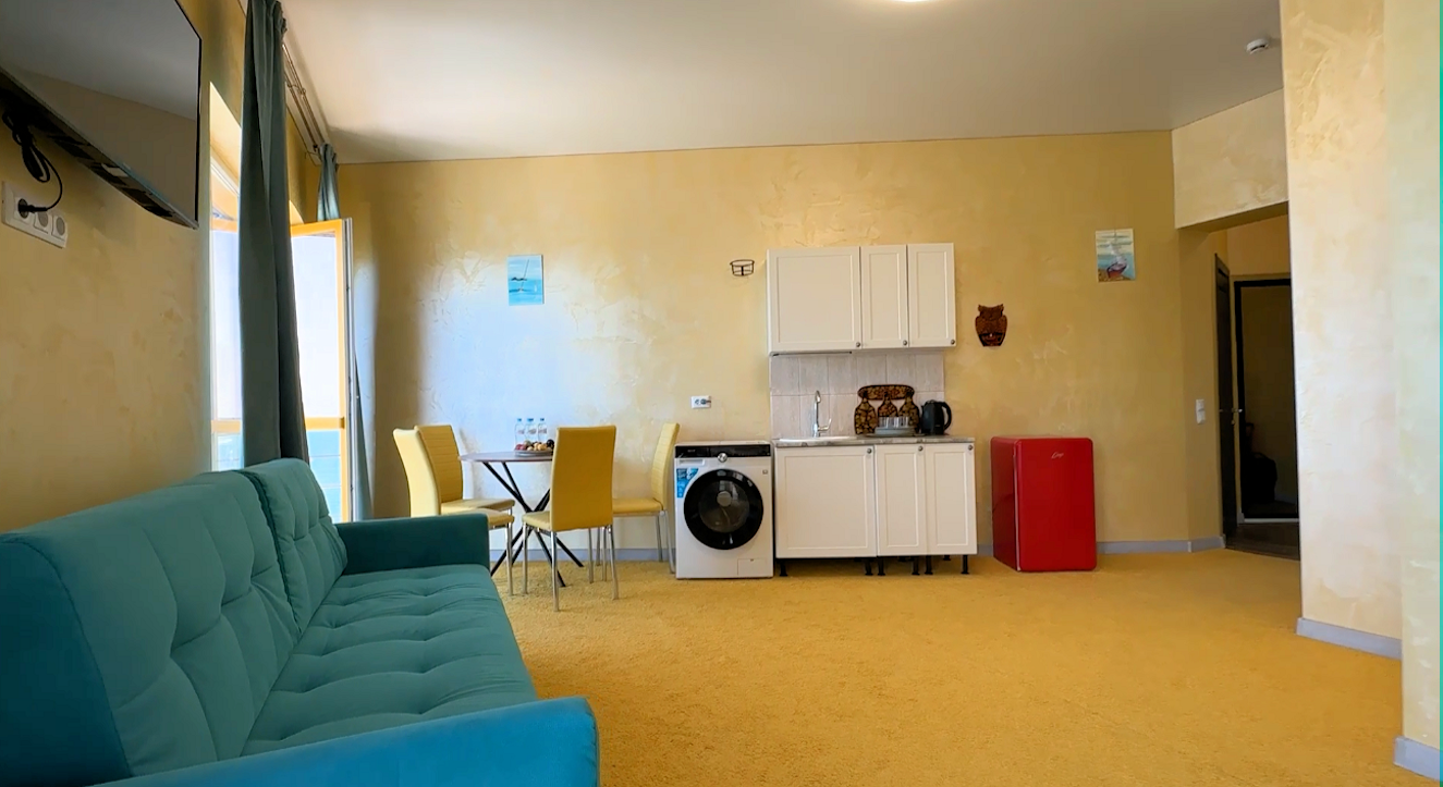 Четырехместный номер с балконом