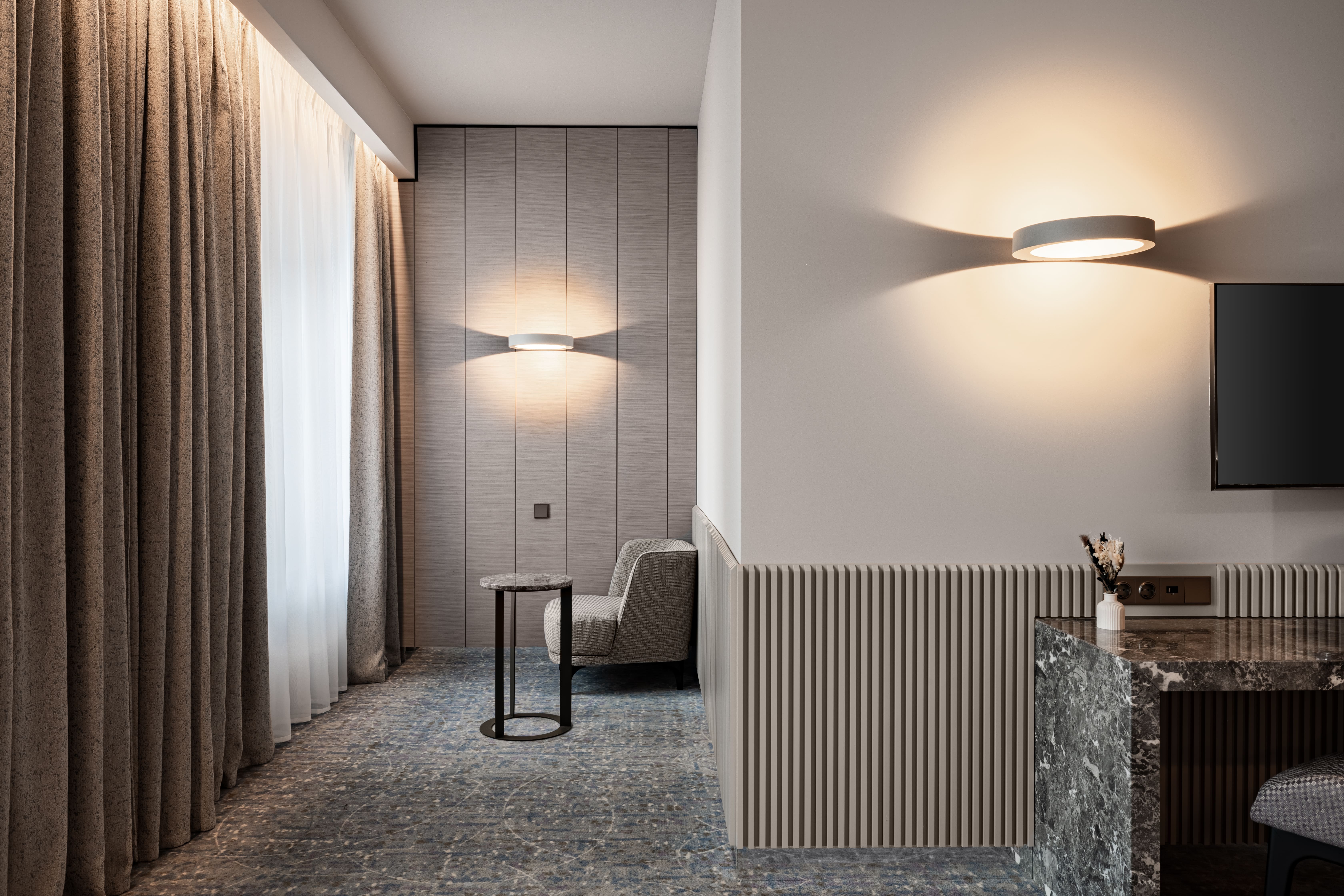 Полулюкс  для людей с ограниченными возможностями с одной большой кроватью