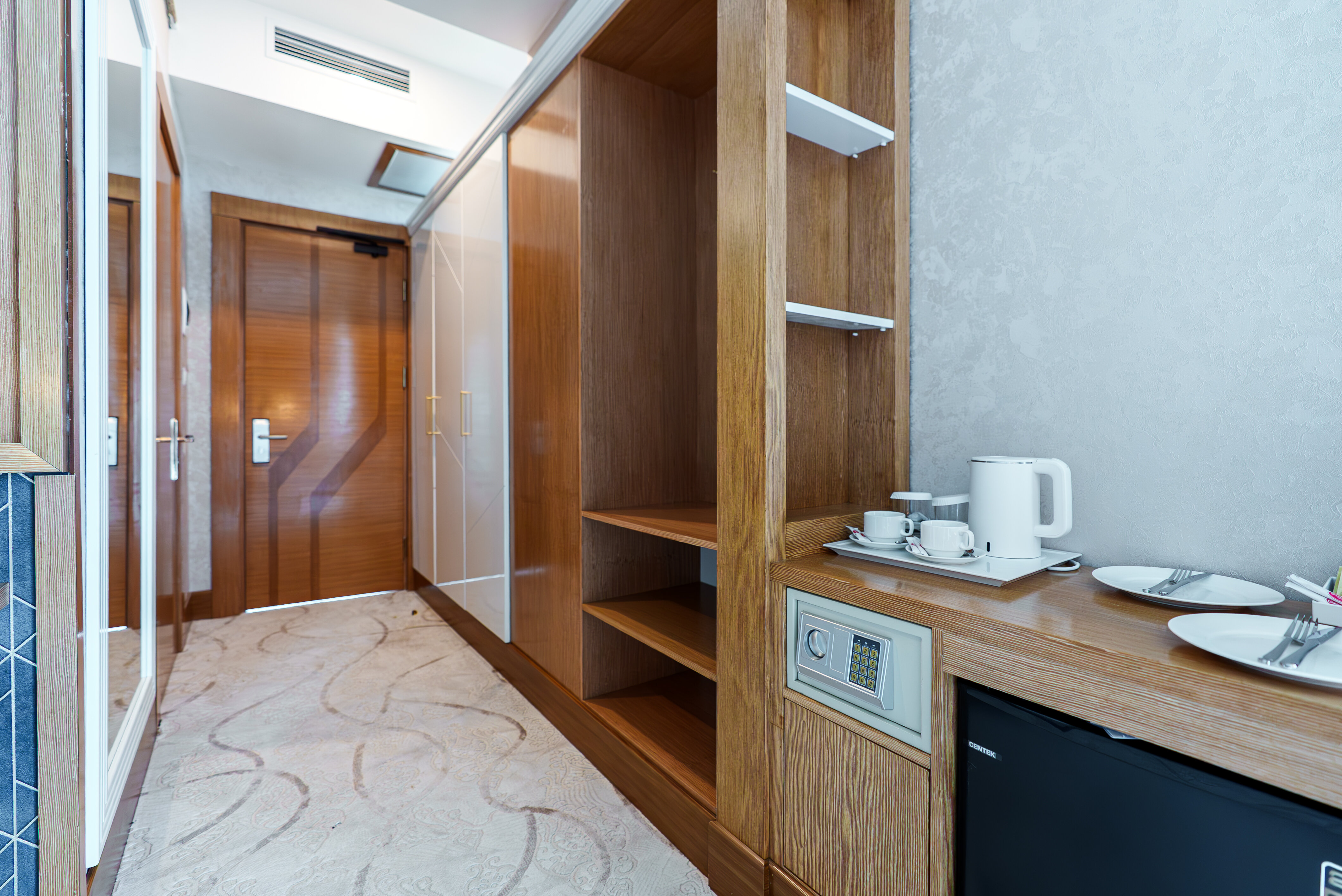 Джуниор Сюит