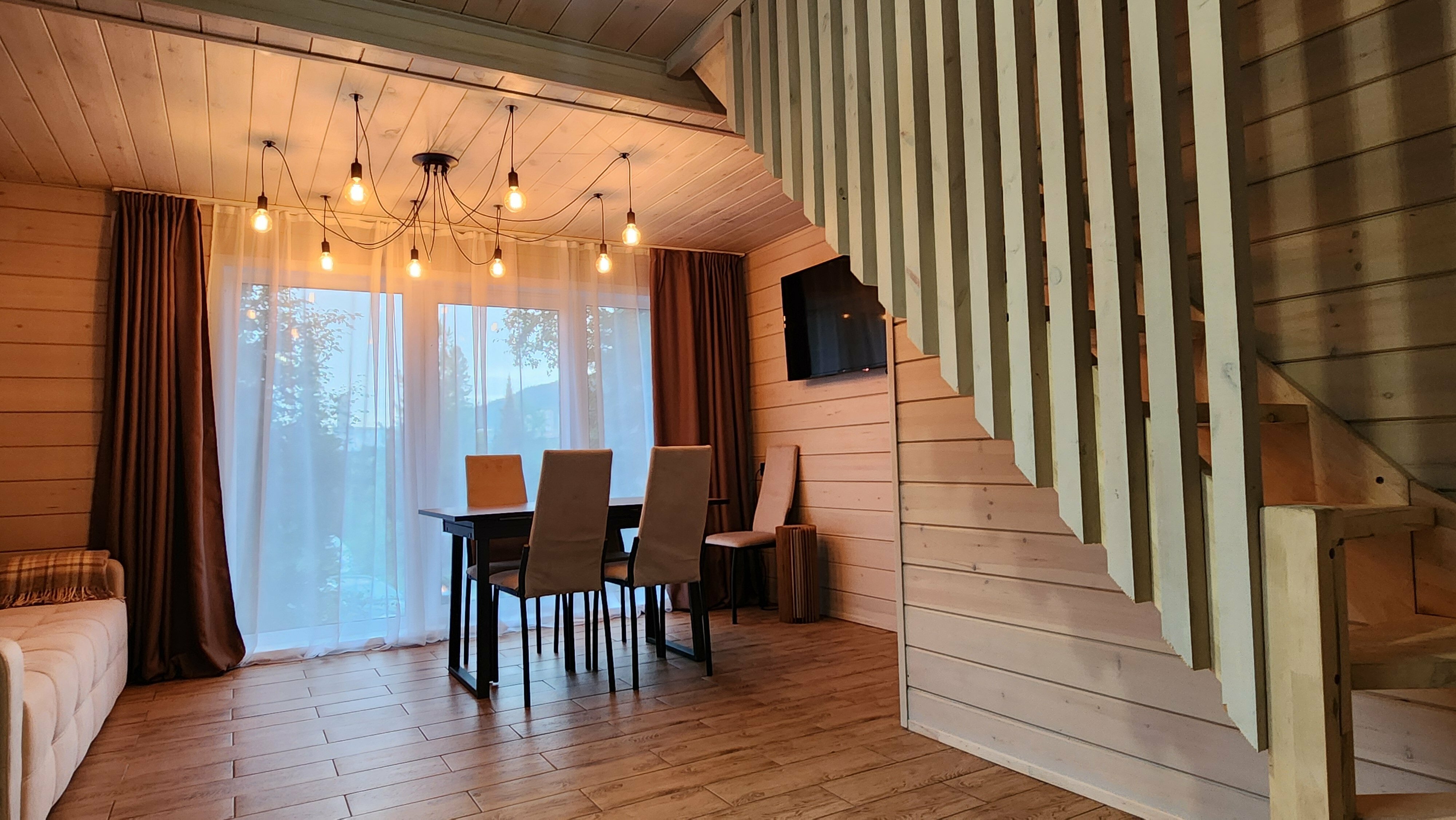 Коттедж с видом на лес