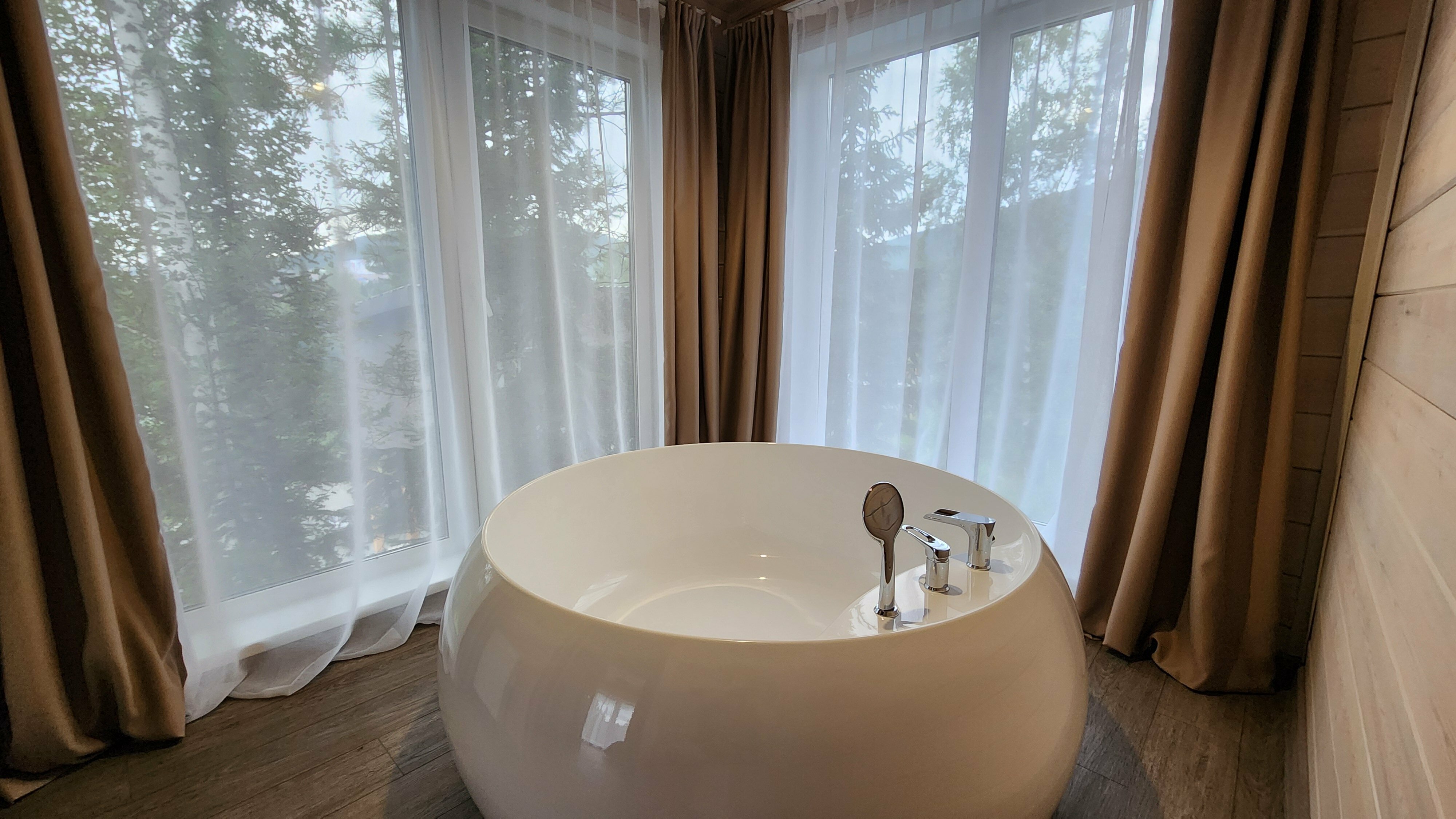 Коттедж с видом на лес