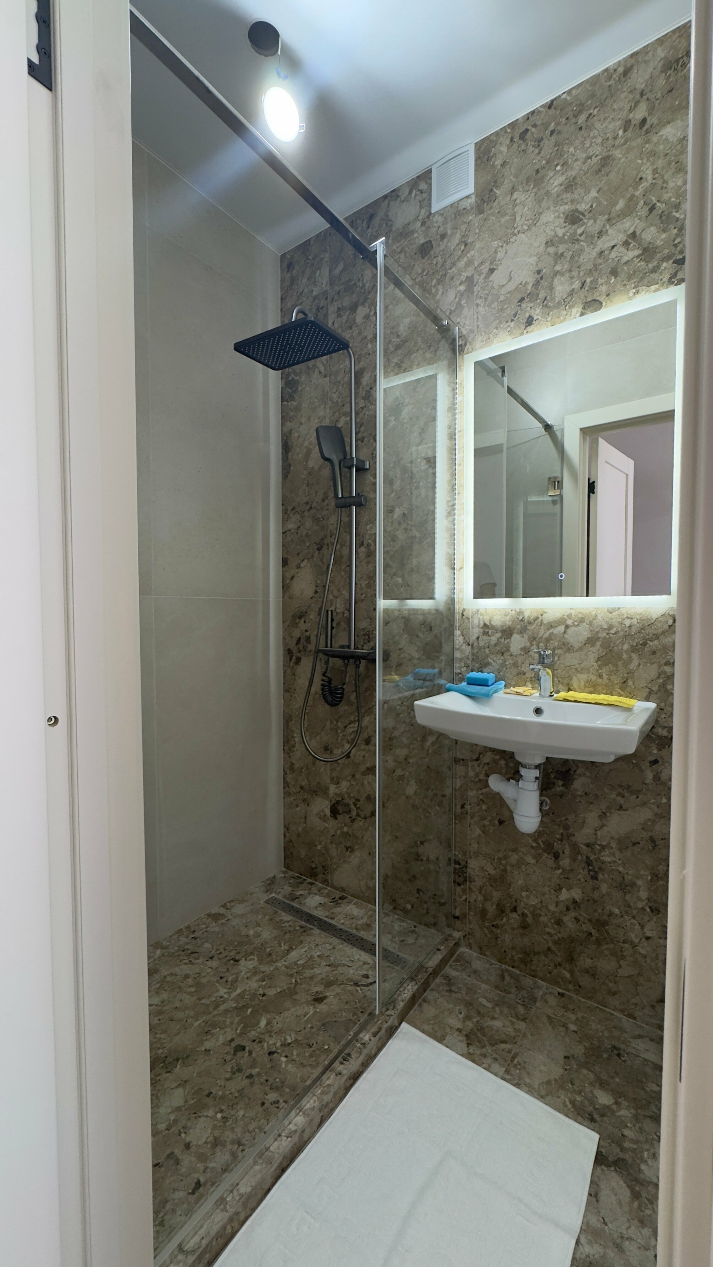 Двухместный номер с 2 отдельными кроватями и балконом