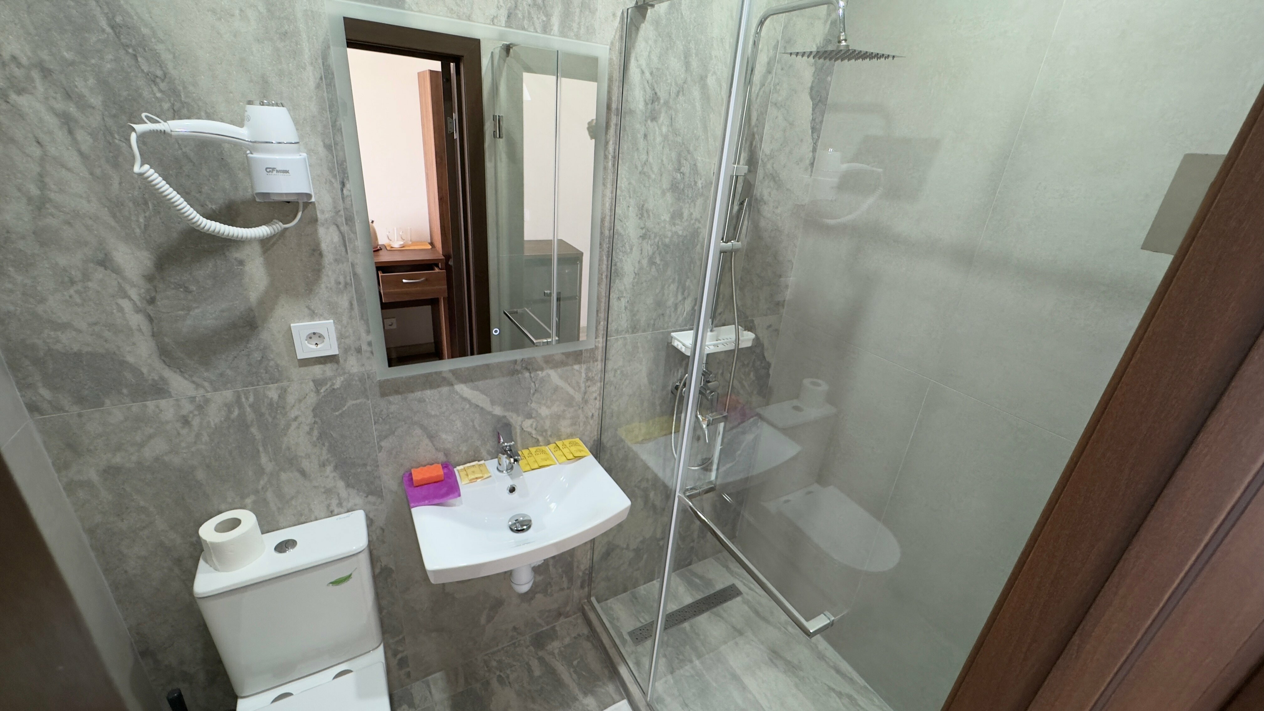 Двухместный номер с 2 отдельными кроватями и балконом