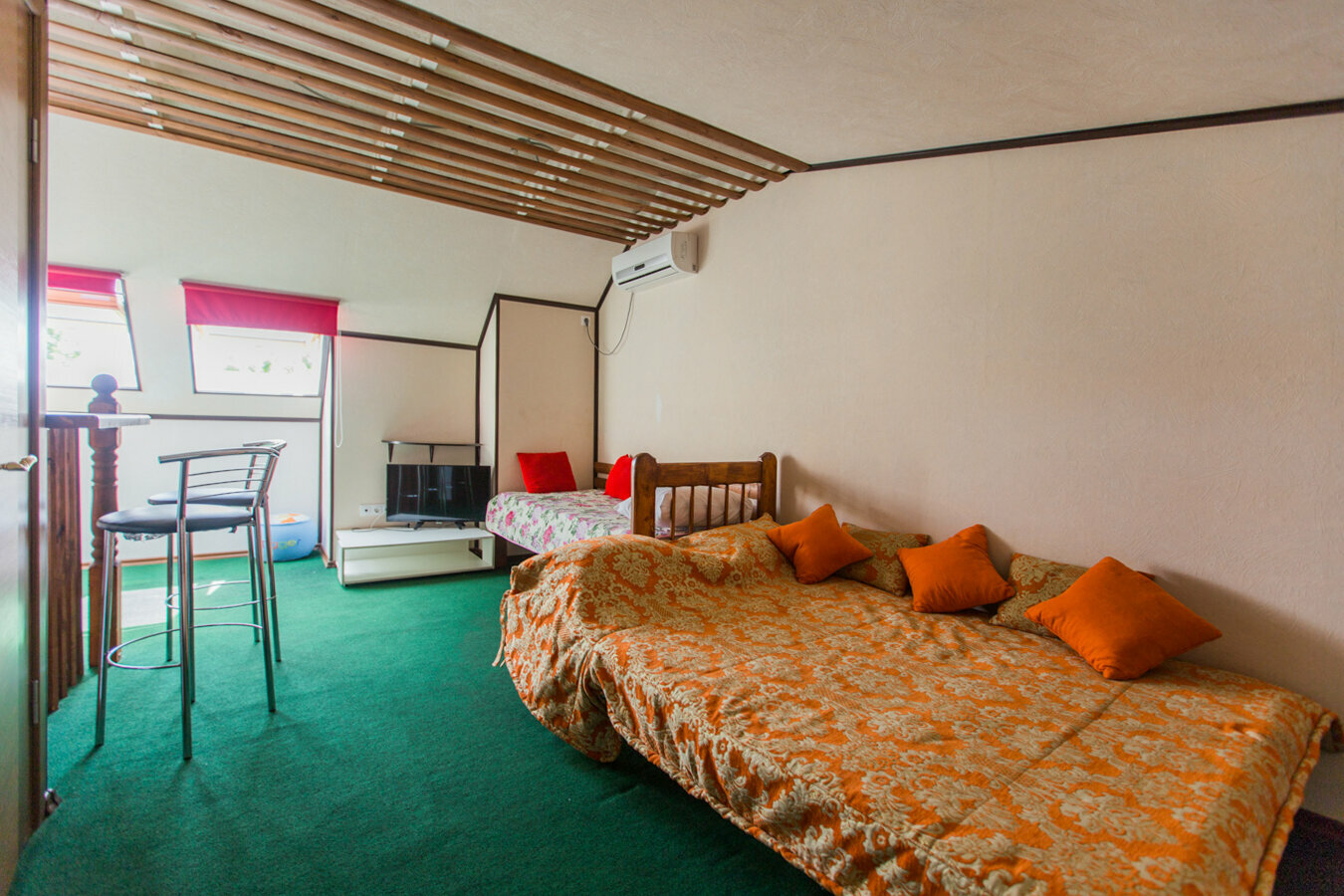 Пятиместный номер на мансарде