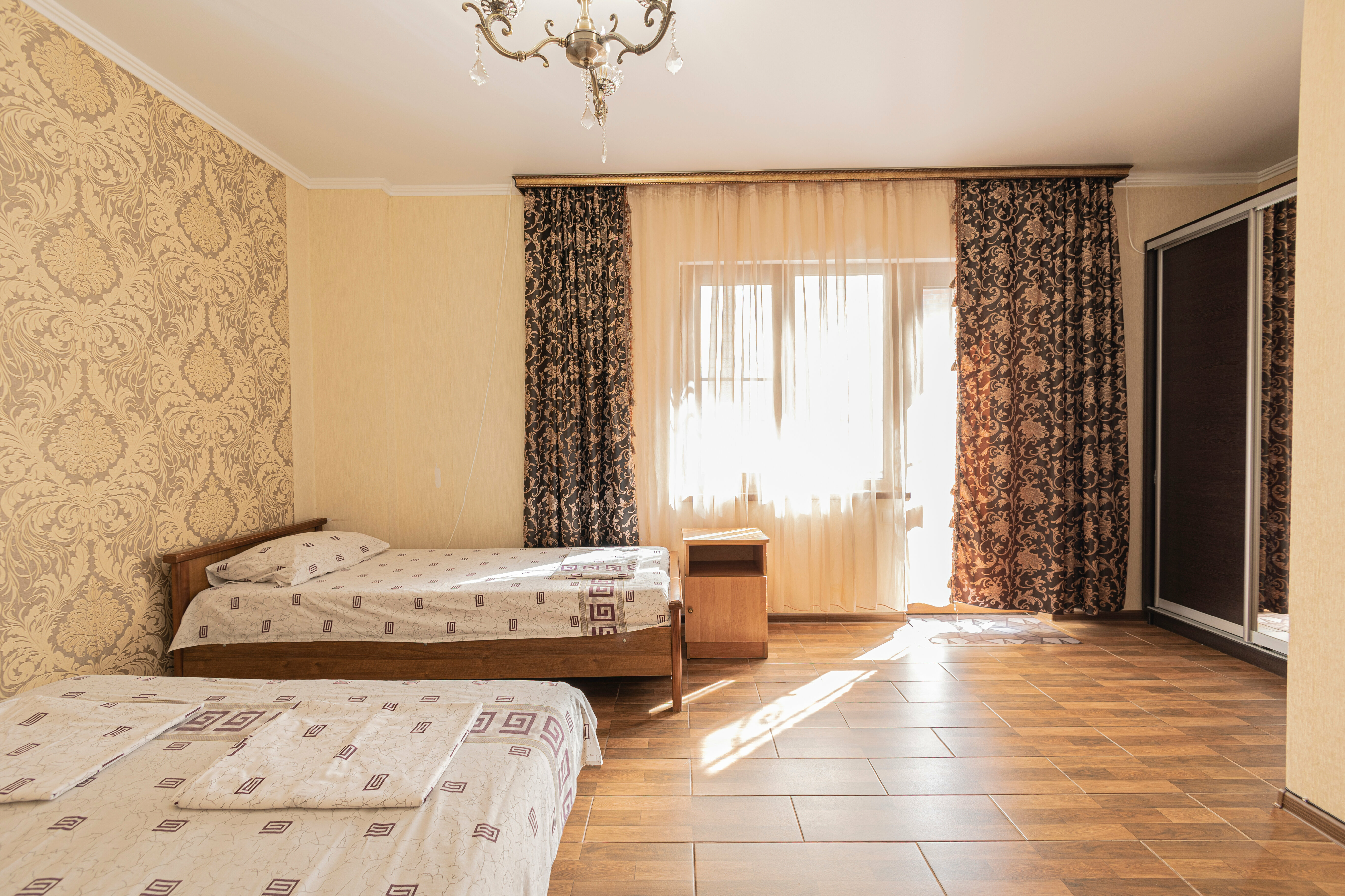 Трехместный номер с собственной ванной комнатой