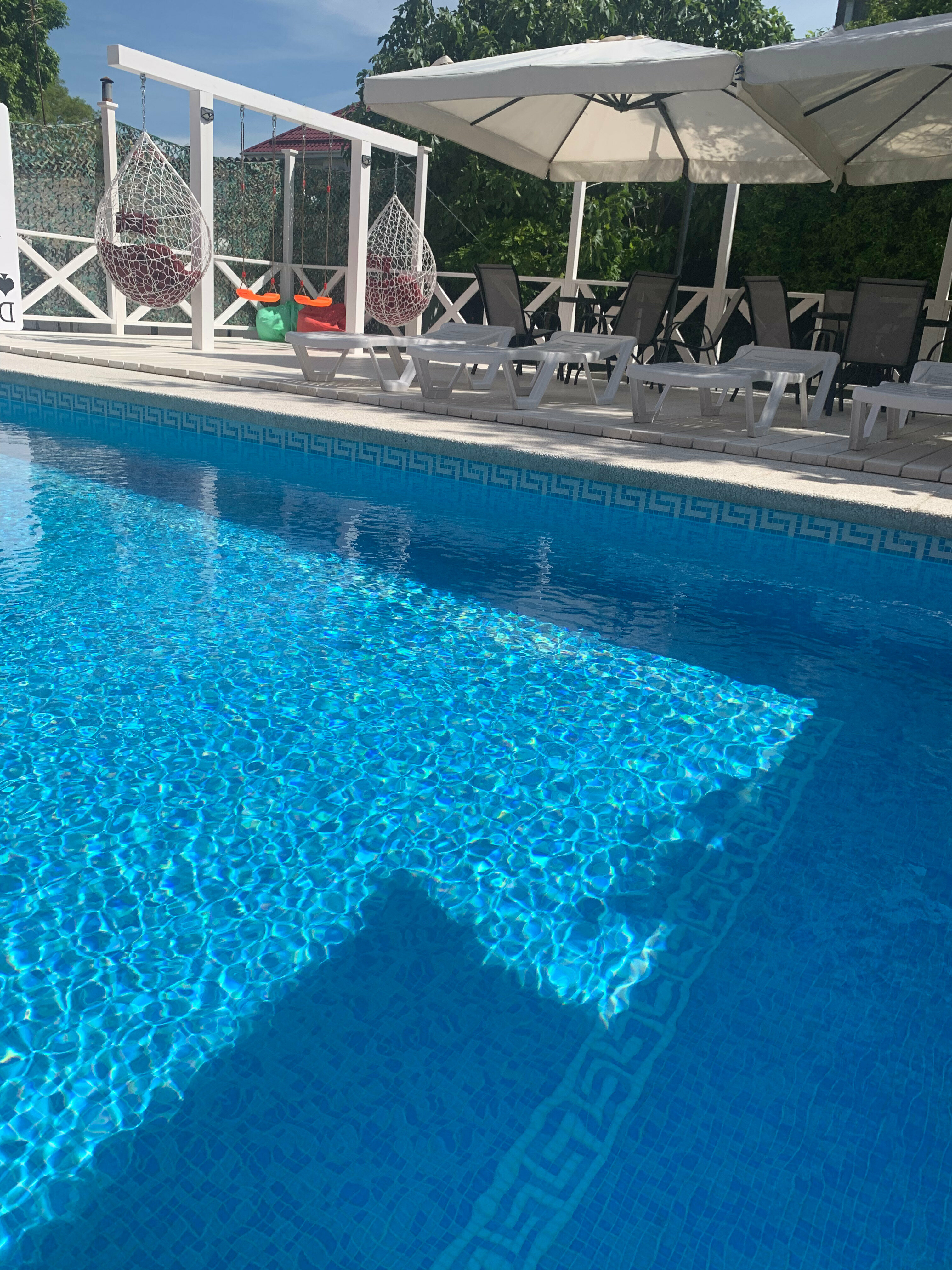 Двухкомнатный номер до 5 гостей, двуспальная кровать, балкон, с удобствами