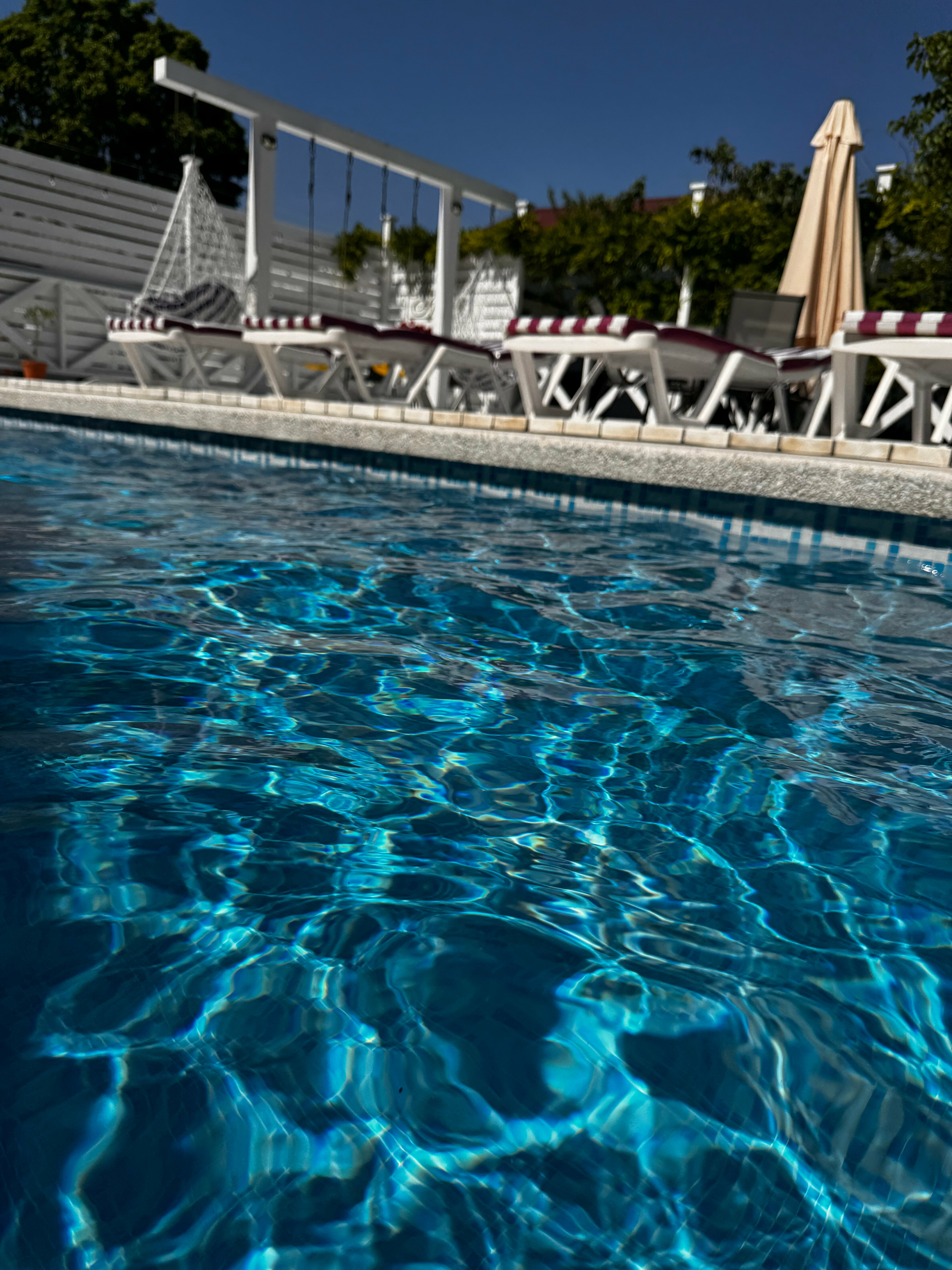 Трехместный стандартный номер с удобствами, балкон, вид на сад