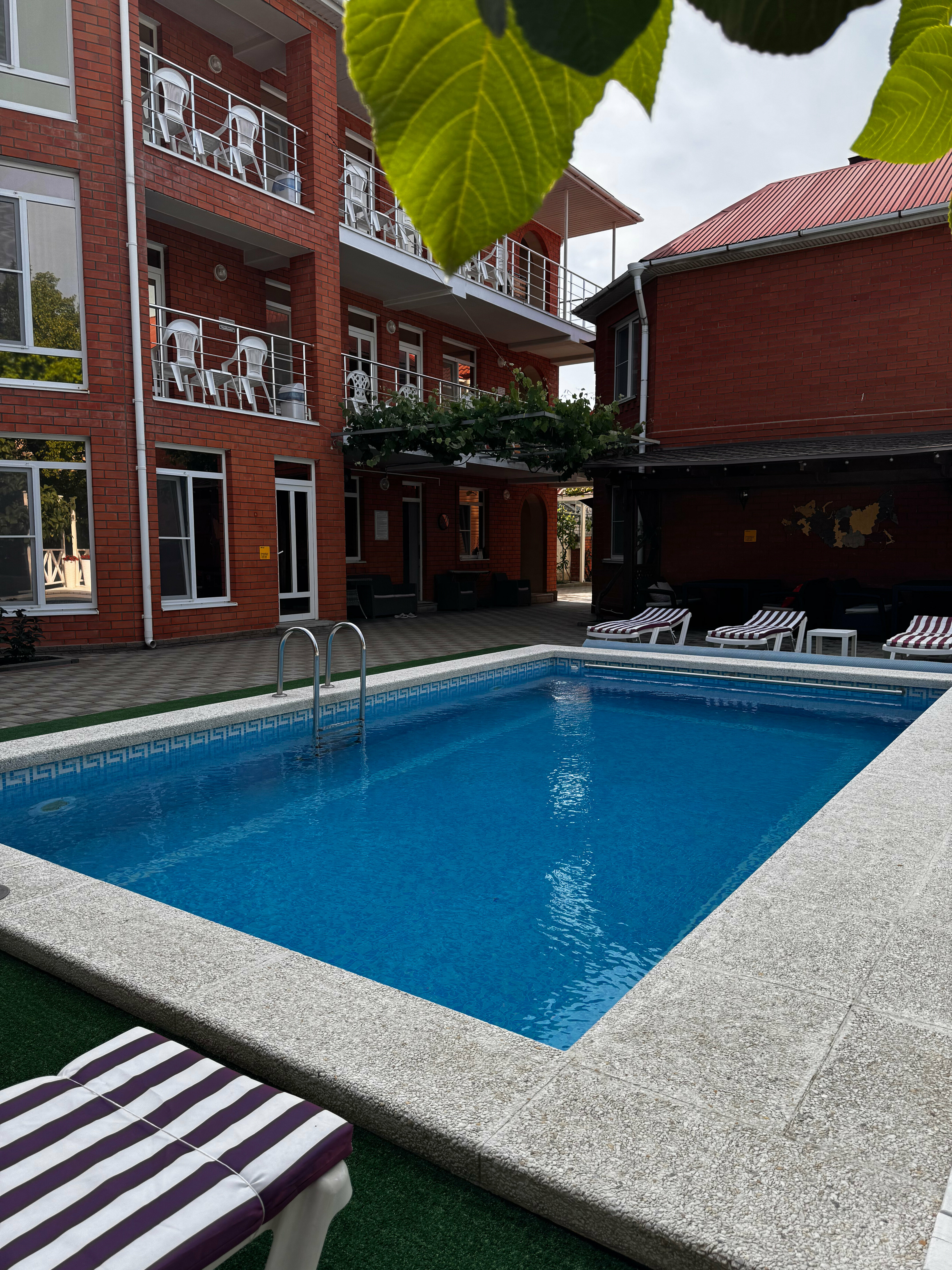 Эконом на 3-4 гостя с удобствами на два номера, балкон, вид на сад