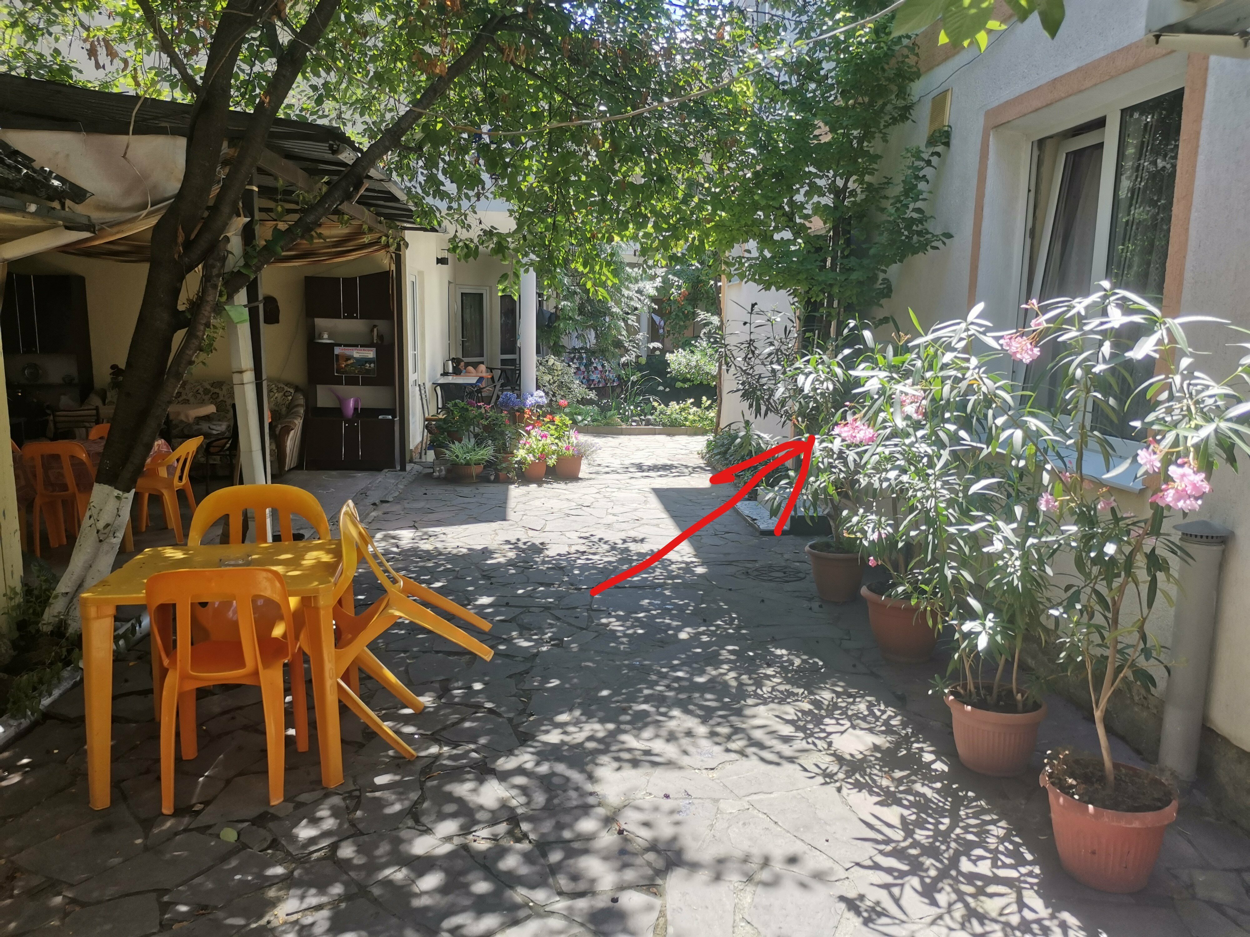 Семейный номер с общей ванной комнатой