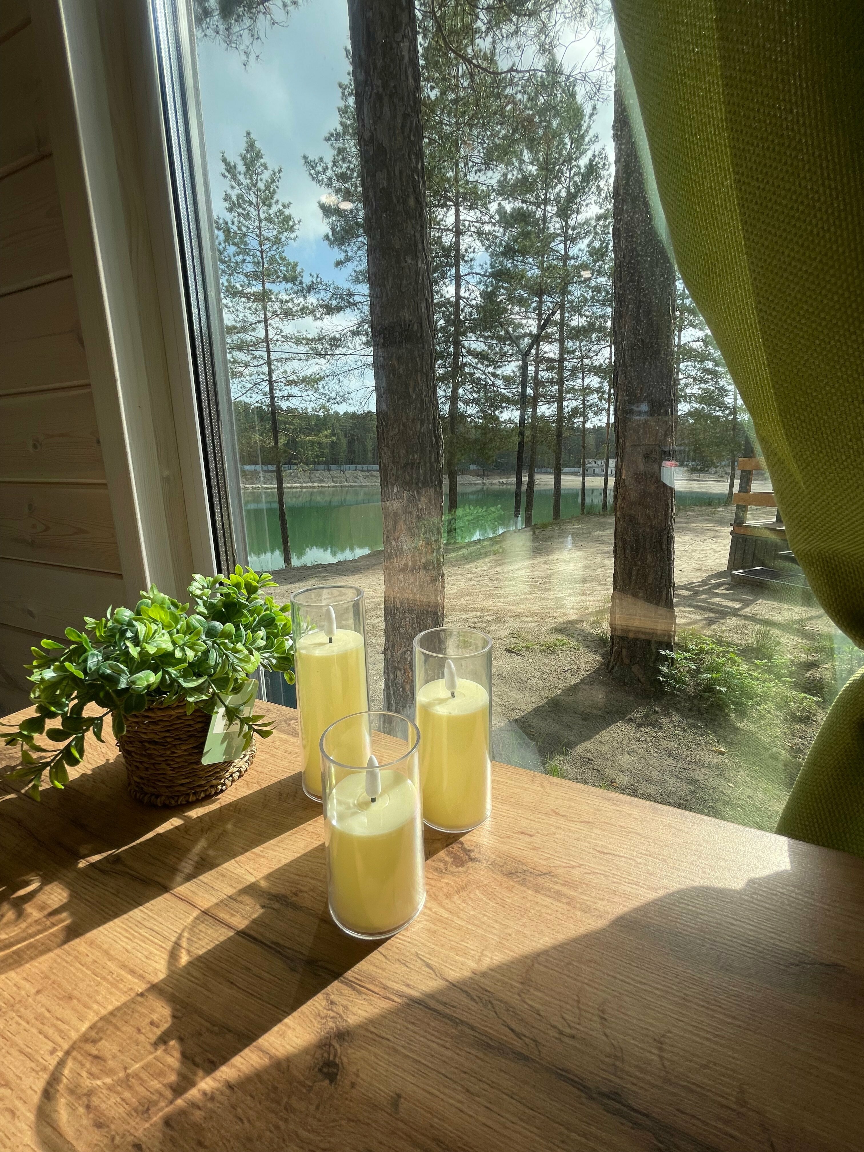 Семейный номер с видом на озеро