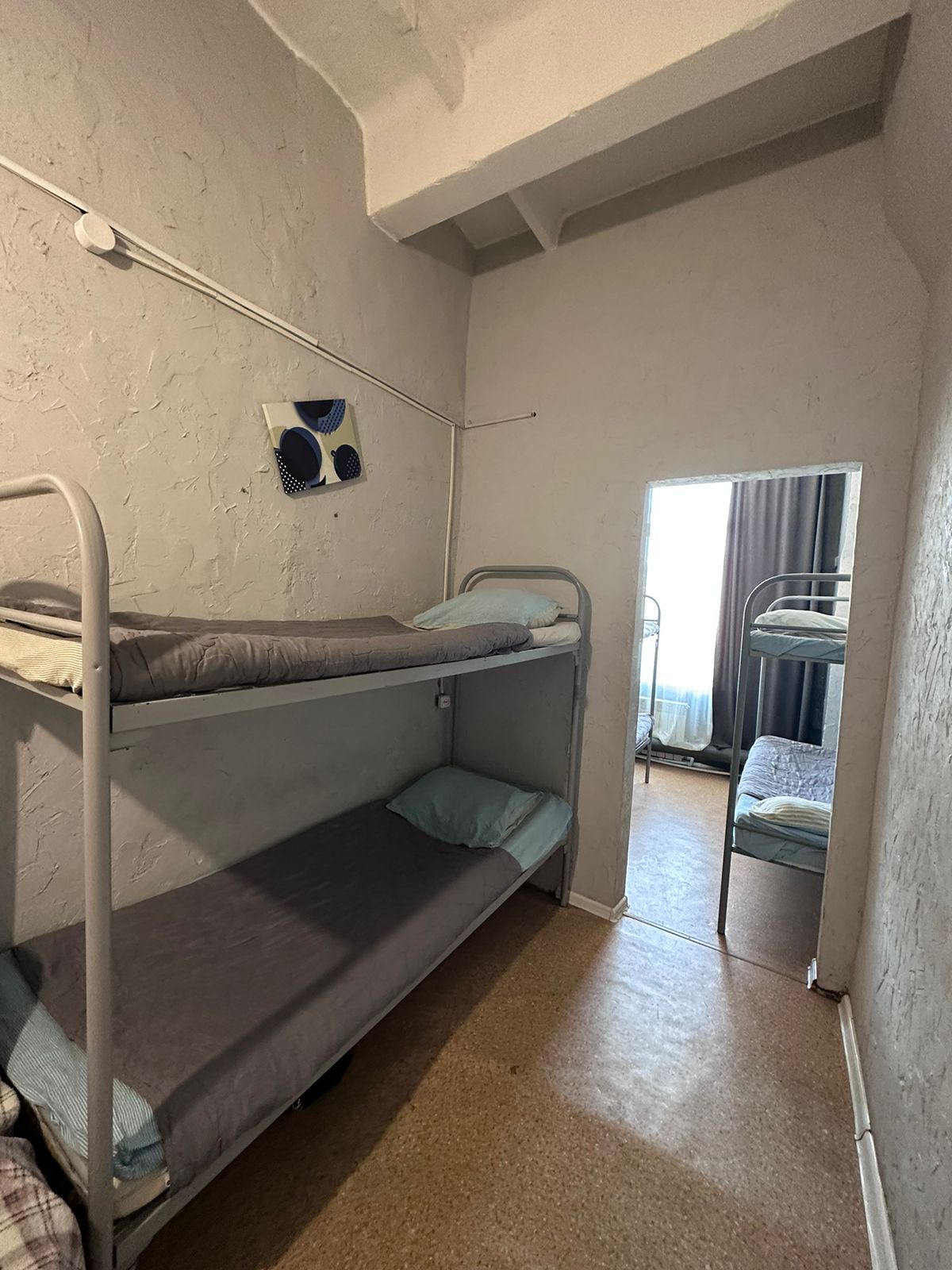 Общий номер для мужчин с 6 кроватями