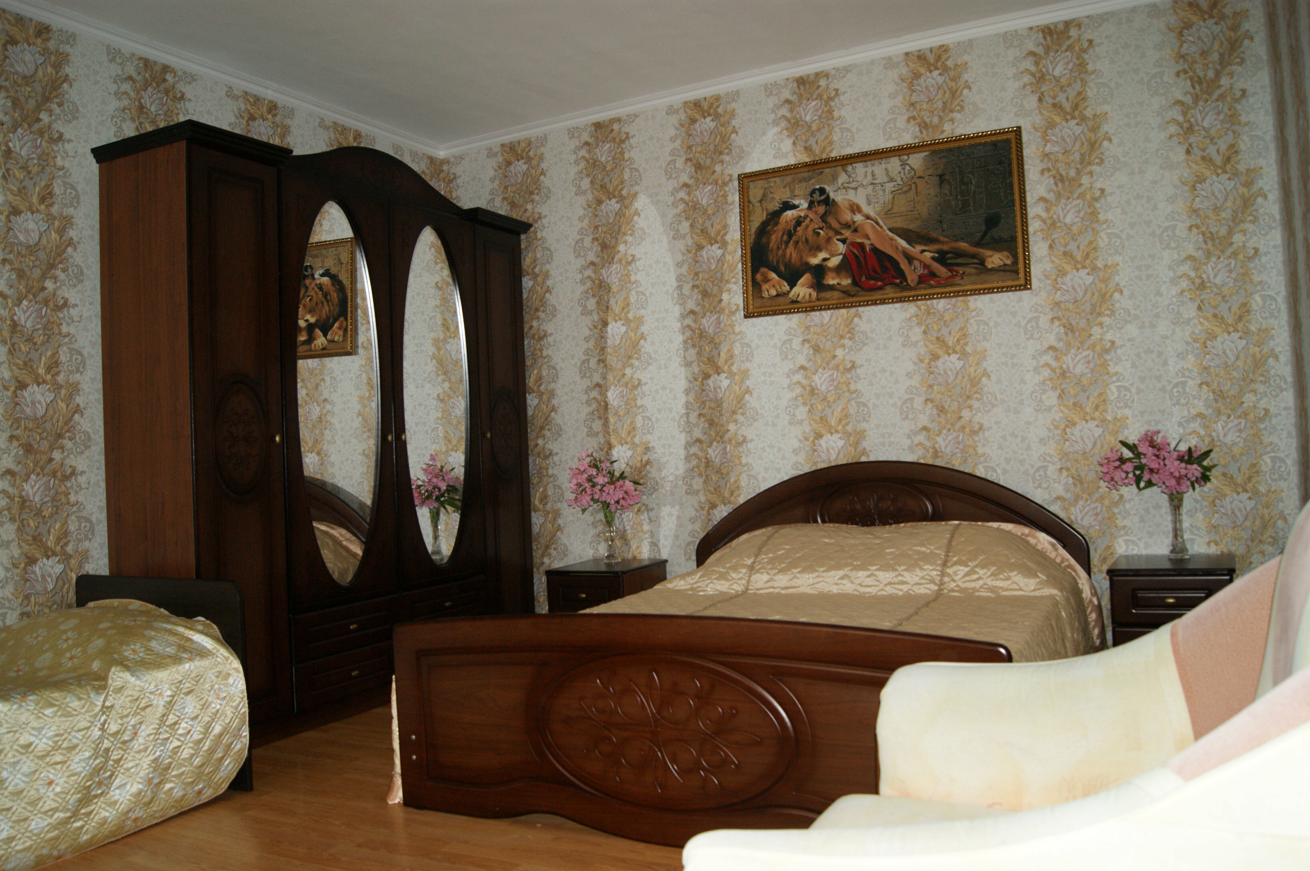 Пятиместный номер с видом на сад