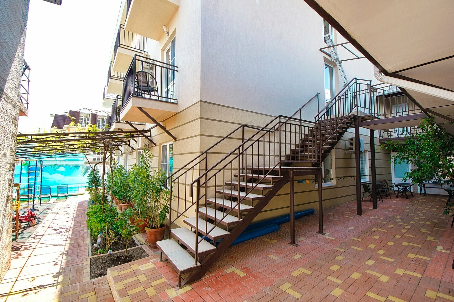 трехместный номер с балконом и миникухней