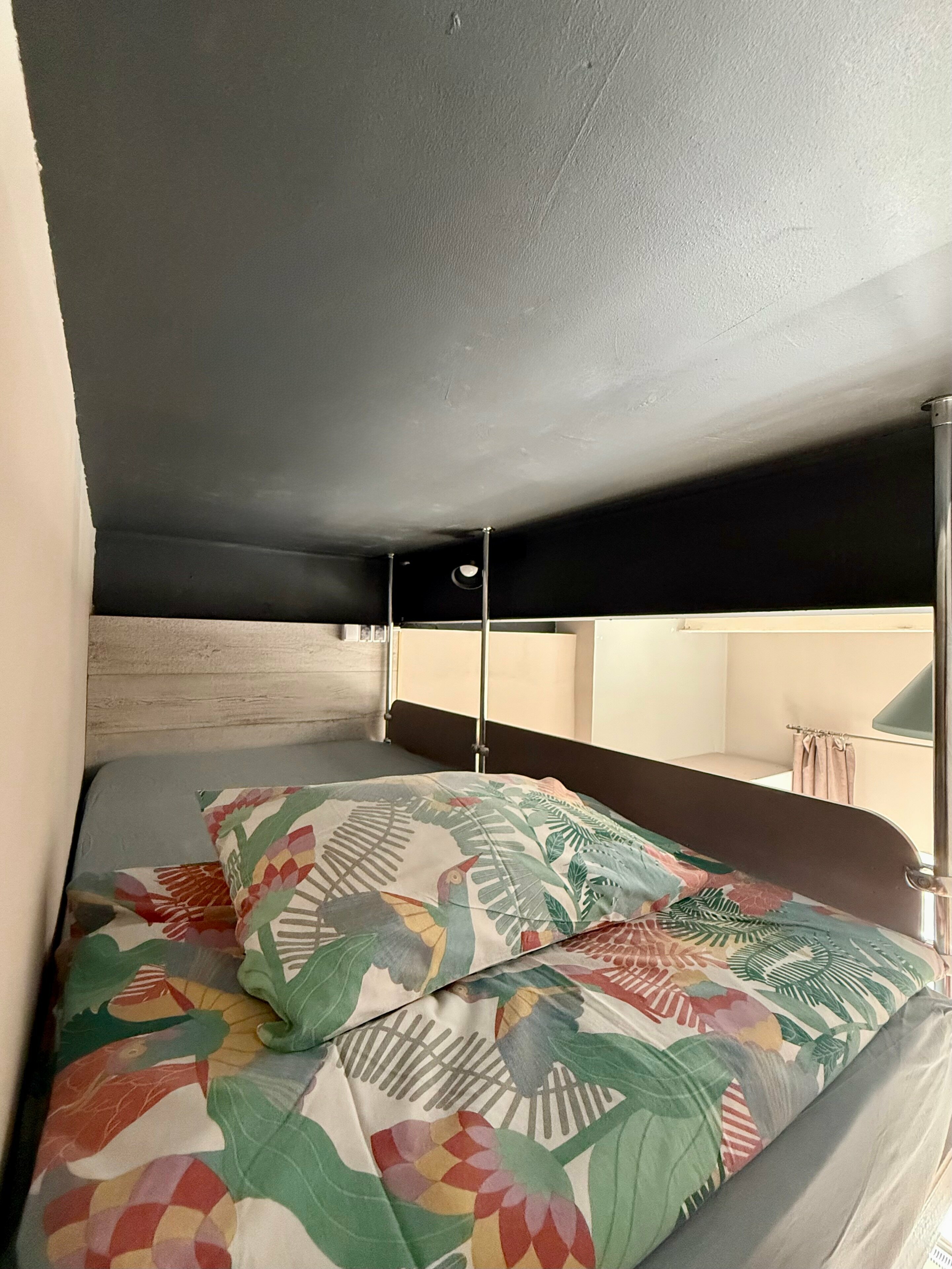 Трехместный номер с общей ванной комнатой