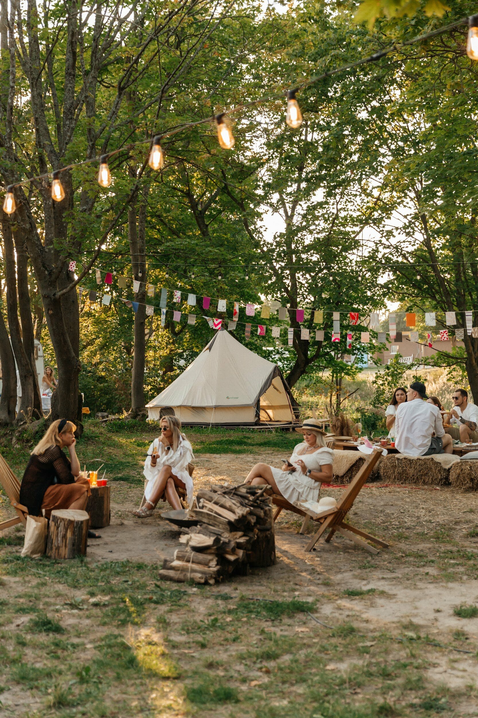 Шатёр с видом на озеро