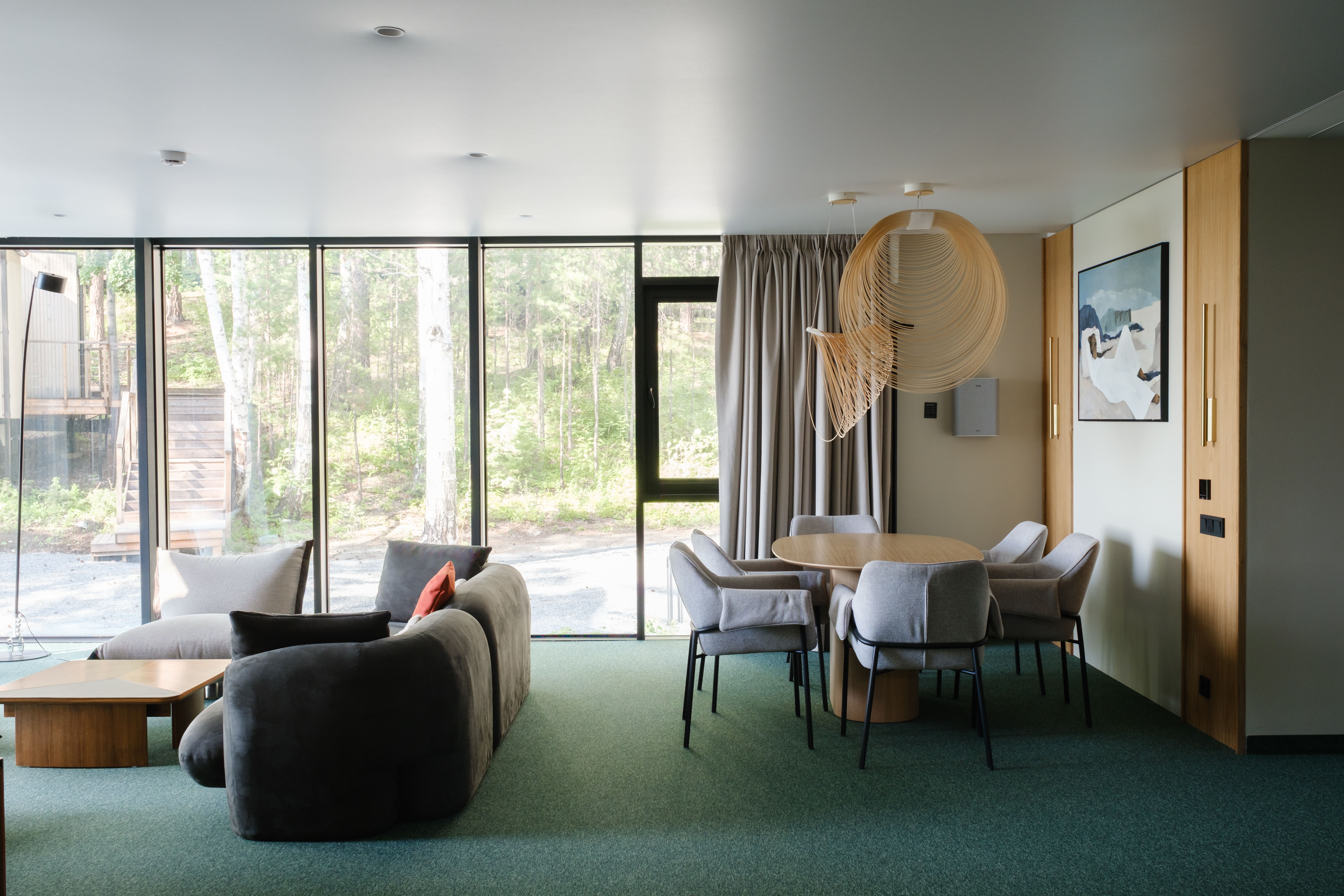 Вилла с тремя спальнями и видом на озеро