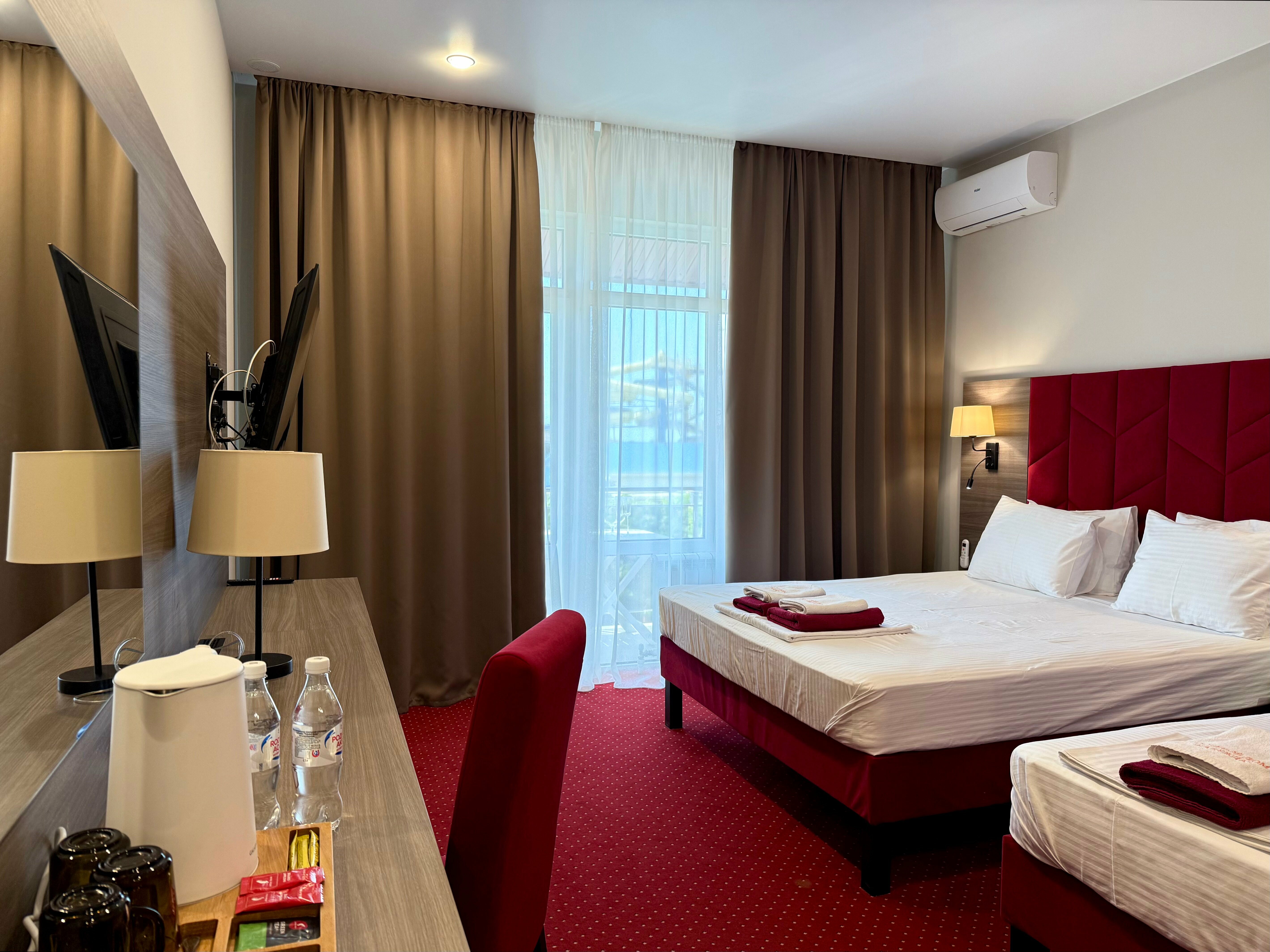 Трехместный номер с балконом