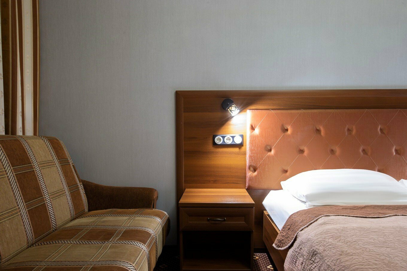 Стандартный двухместный номер с одной двуспальной или двумя односпальными кроватями