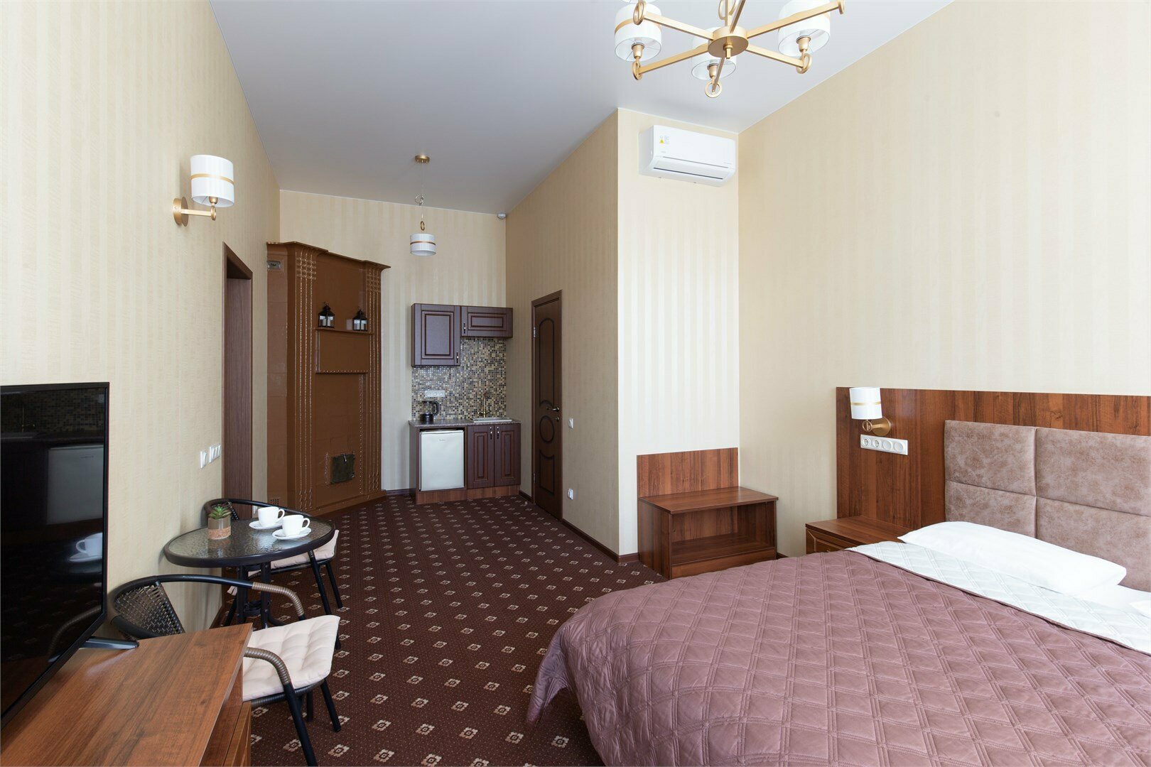 Двухместный Делюкс с одной двуспальной или двумя односпальными кроватями