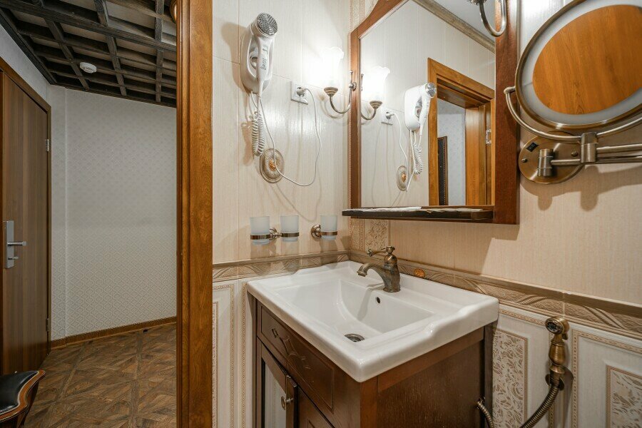 Люкс с кроватью размера "queen-size" и гидромассажной ванной