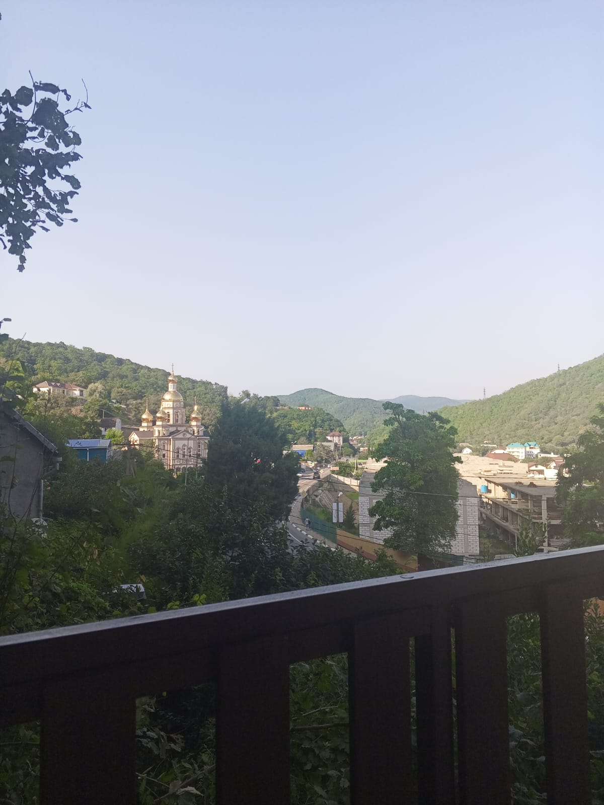 Двухместный номер с балконом и видом на горы и лес