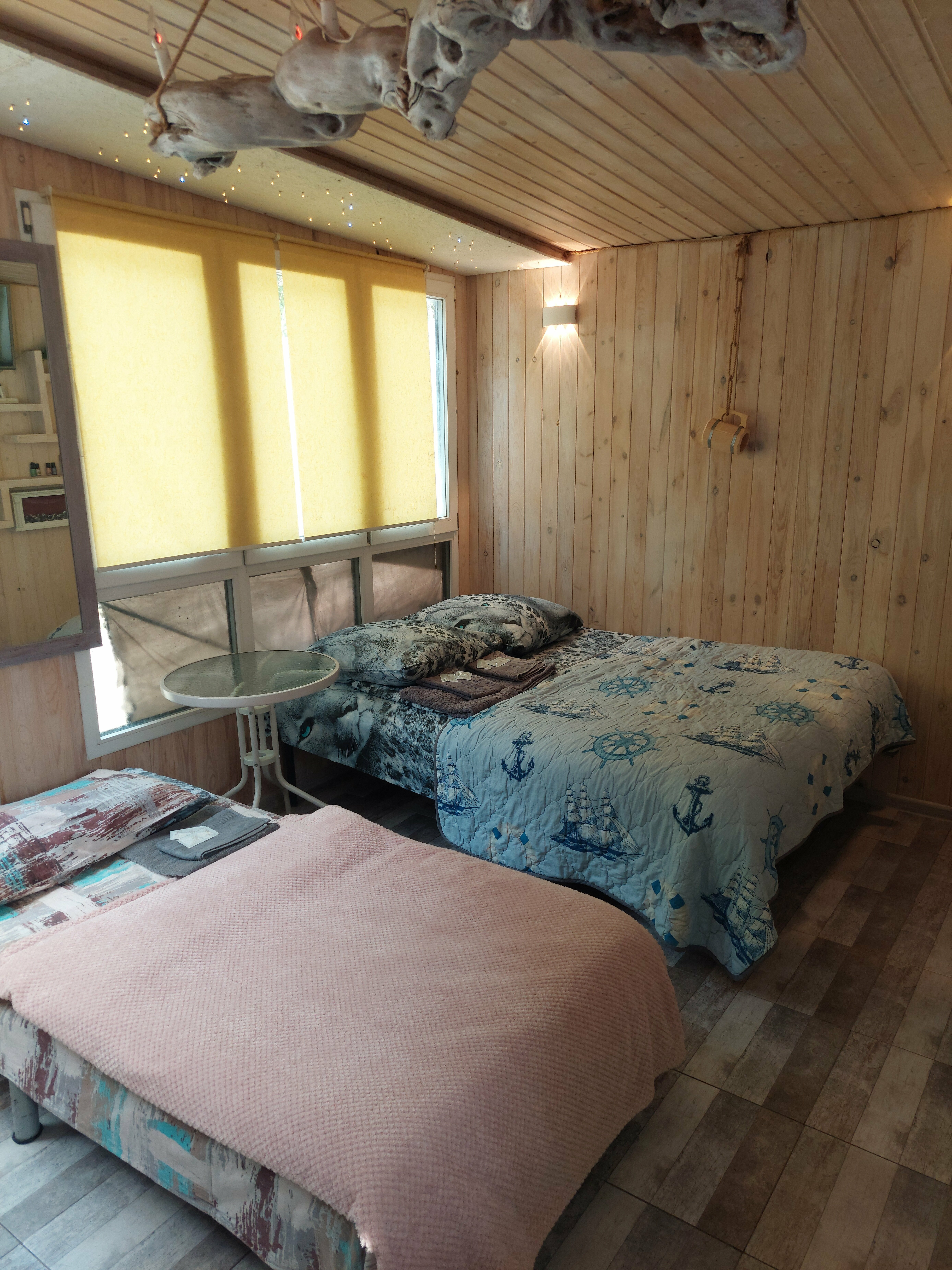 Домик с беседкой  3х.мест. с удобствами на улице