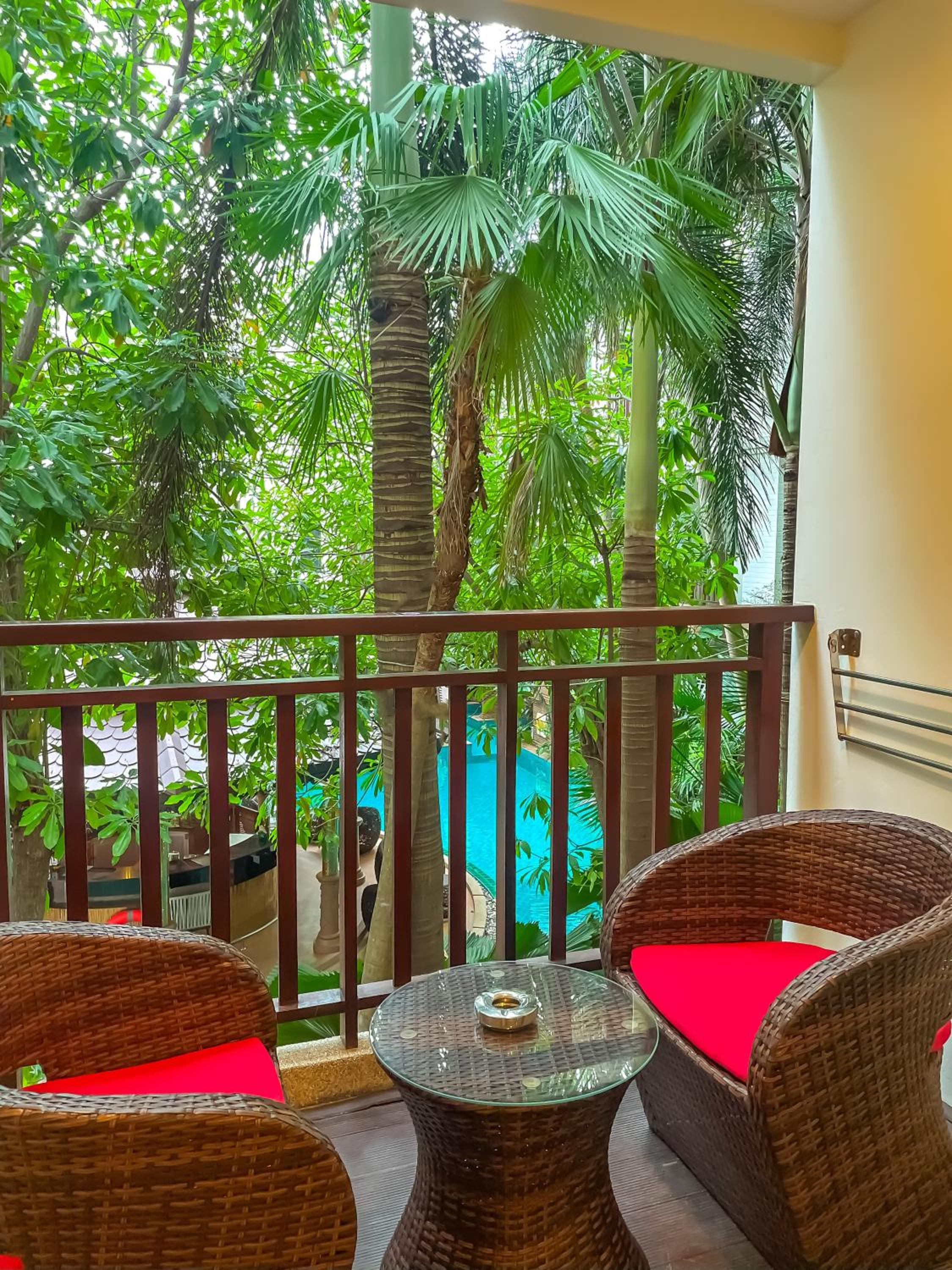 Deluxe Balcony Twin Garden View