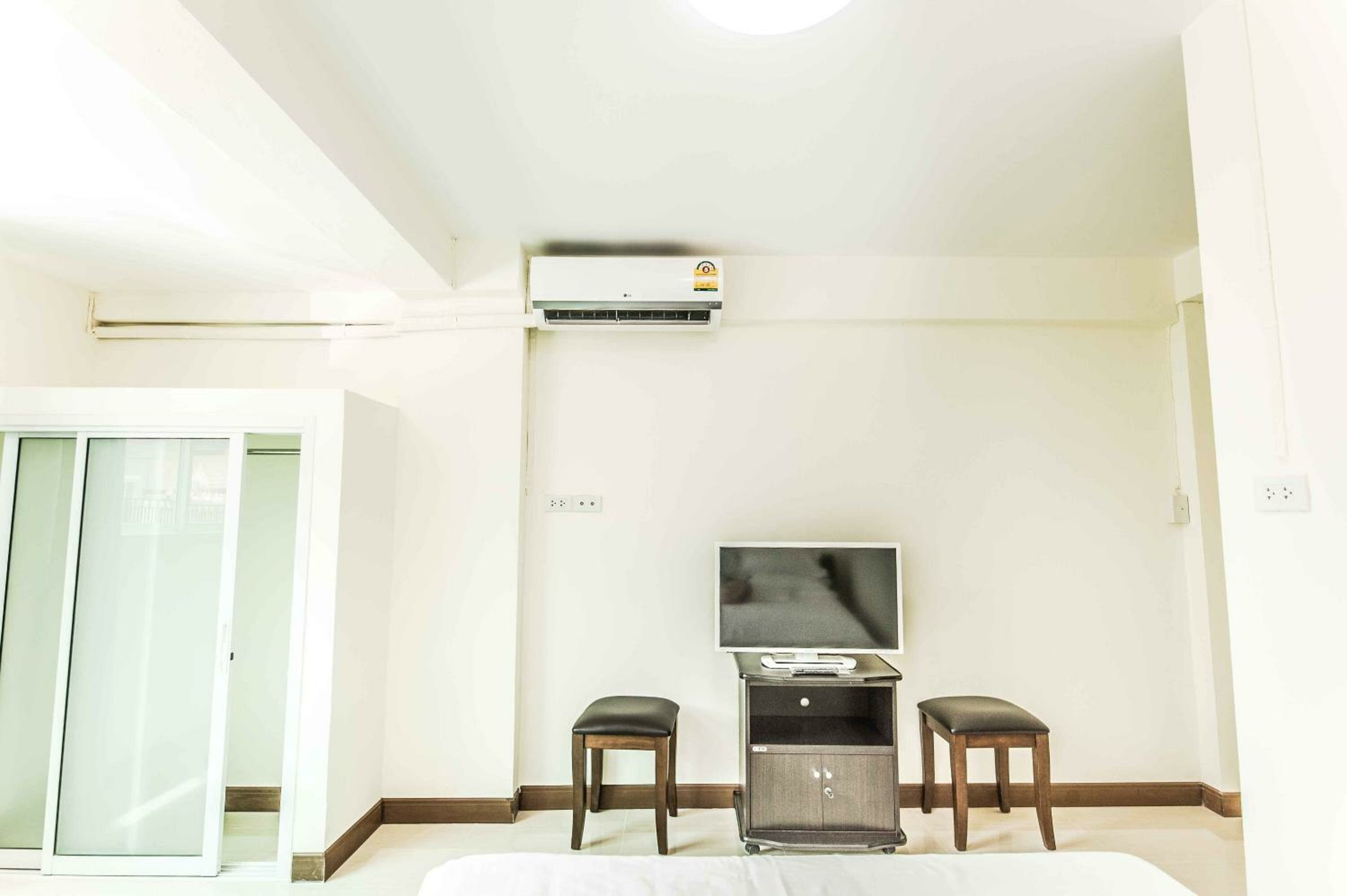 Family Room (3 Adults)