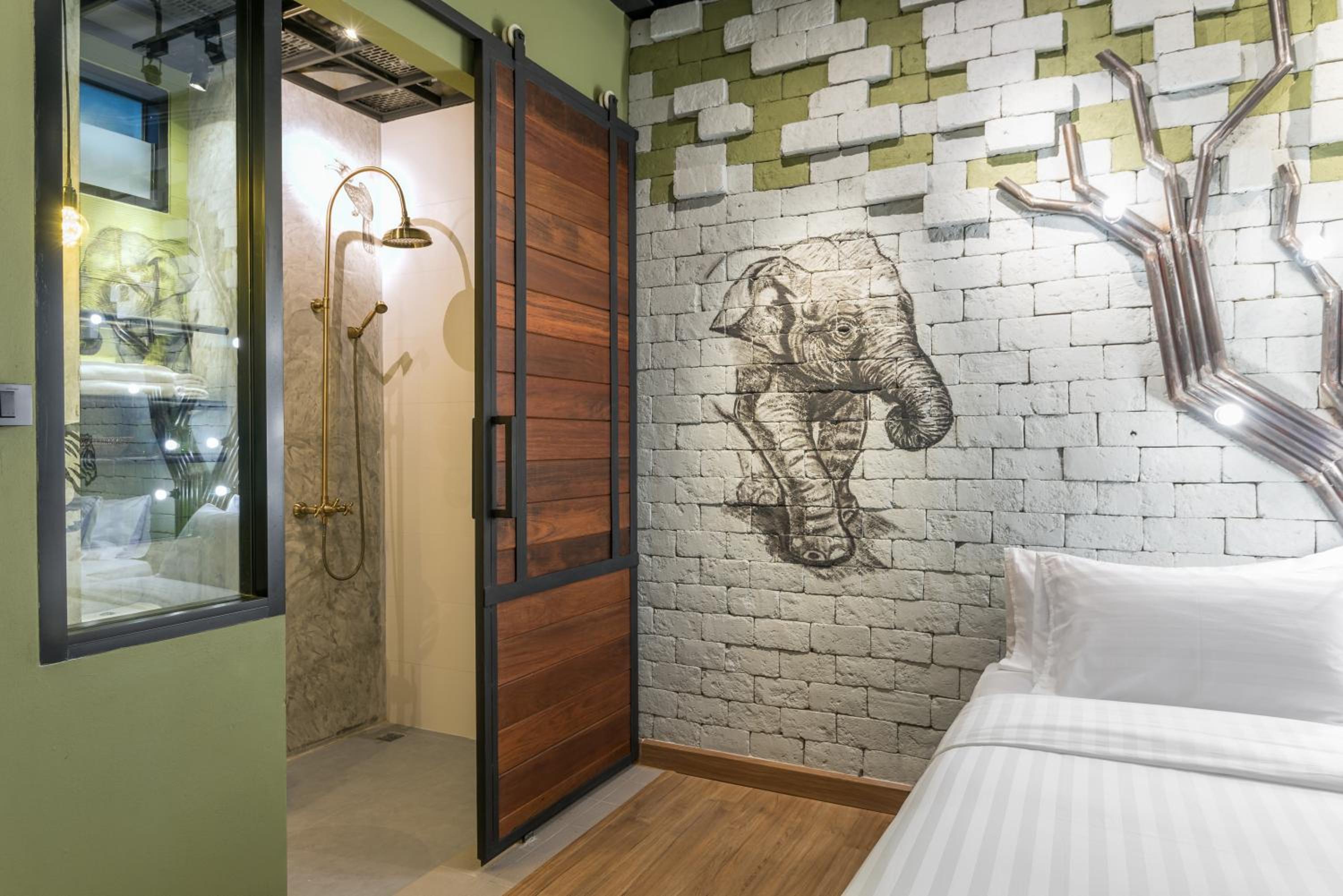 Deluxe Double or Twin Room with Balcony