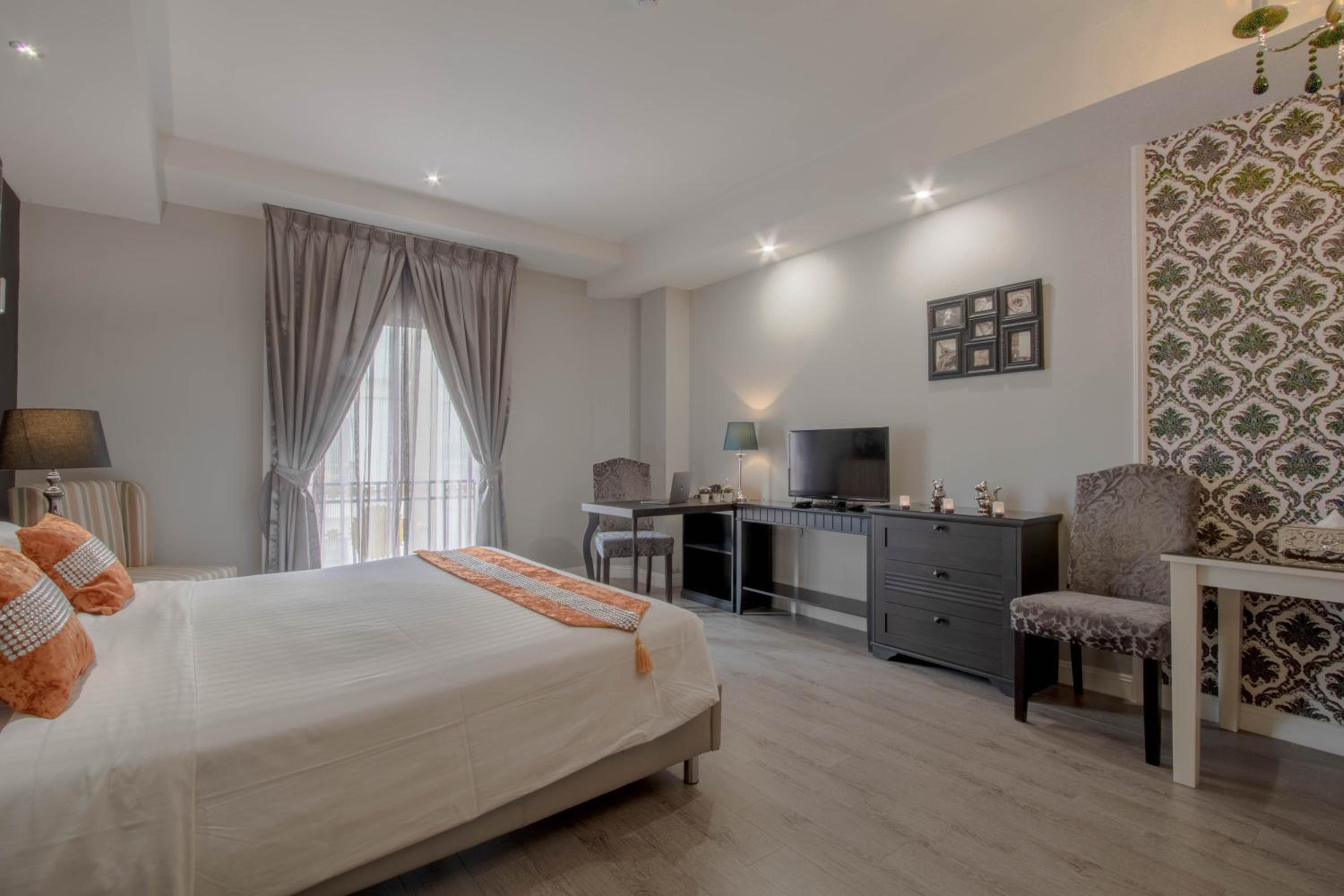 Luxury King Room