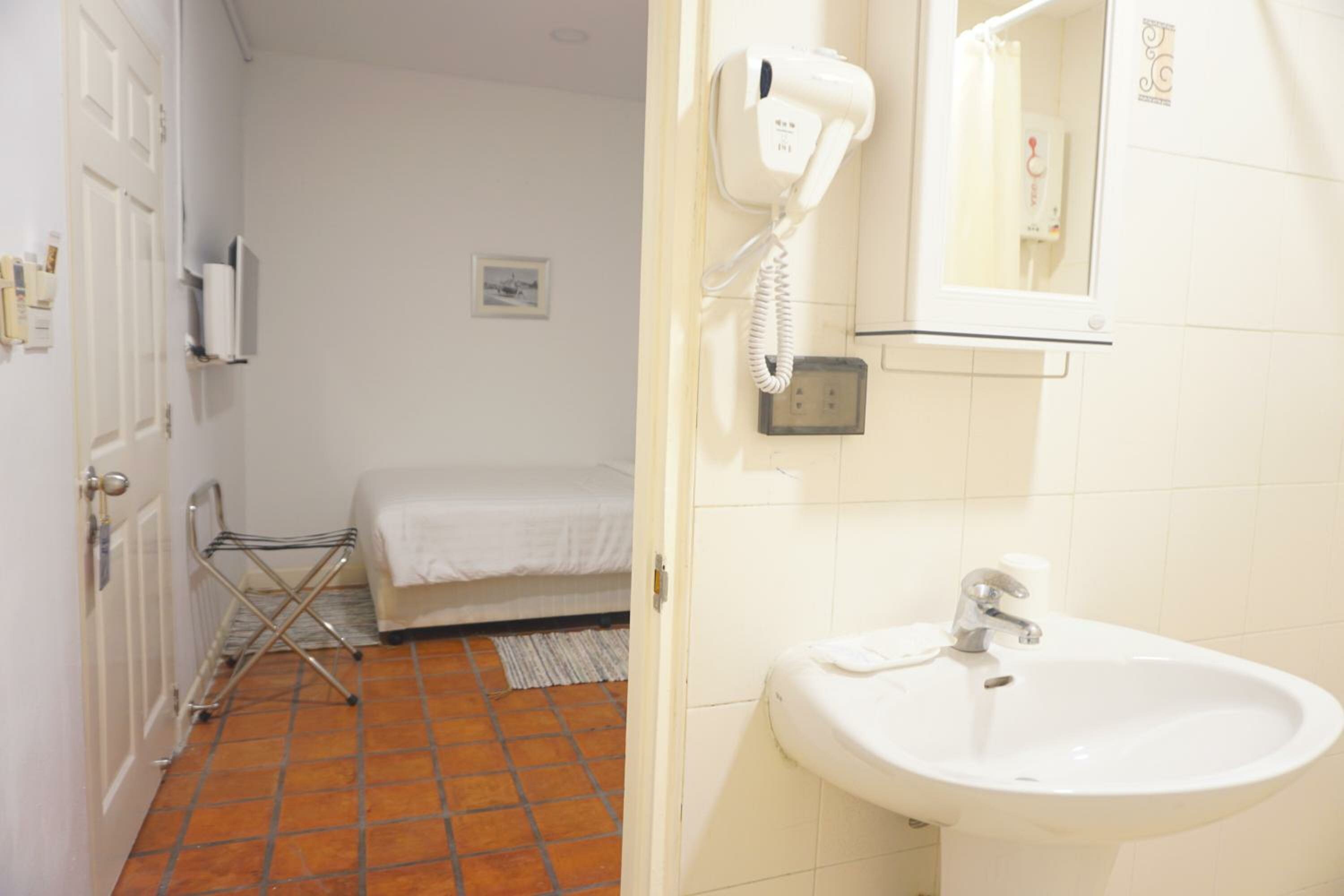 Standard Single Room - no window