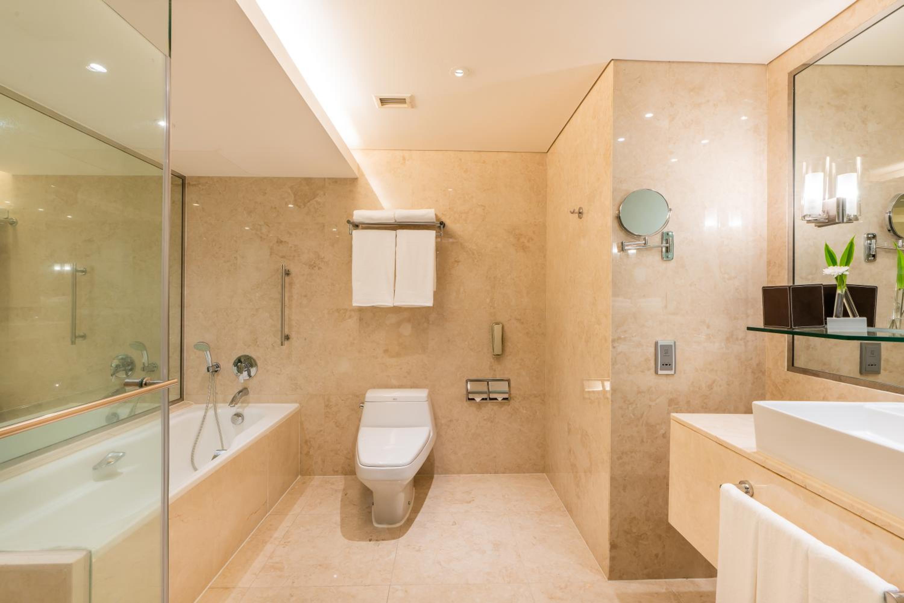 Premium Twin Room with City View - Non-Smoking