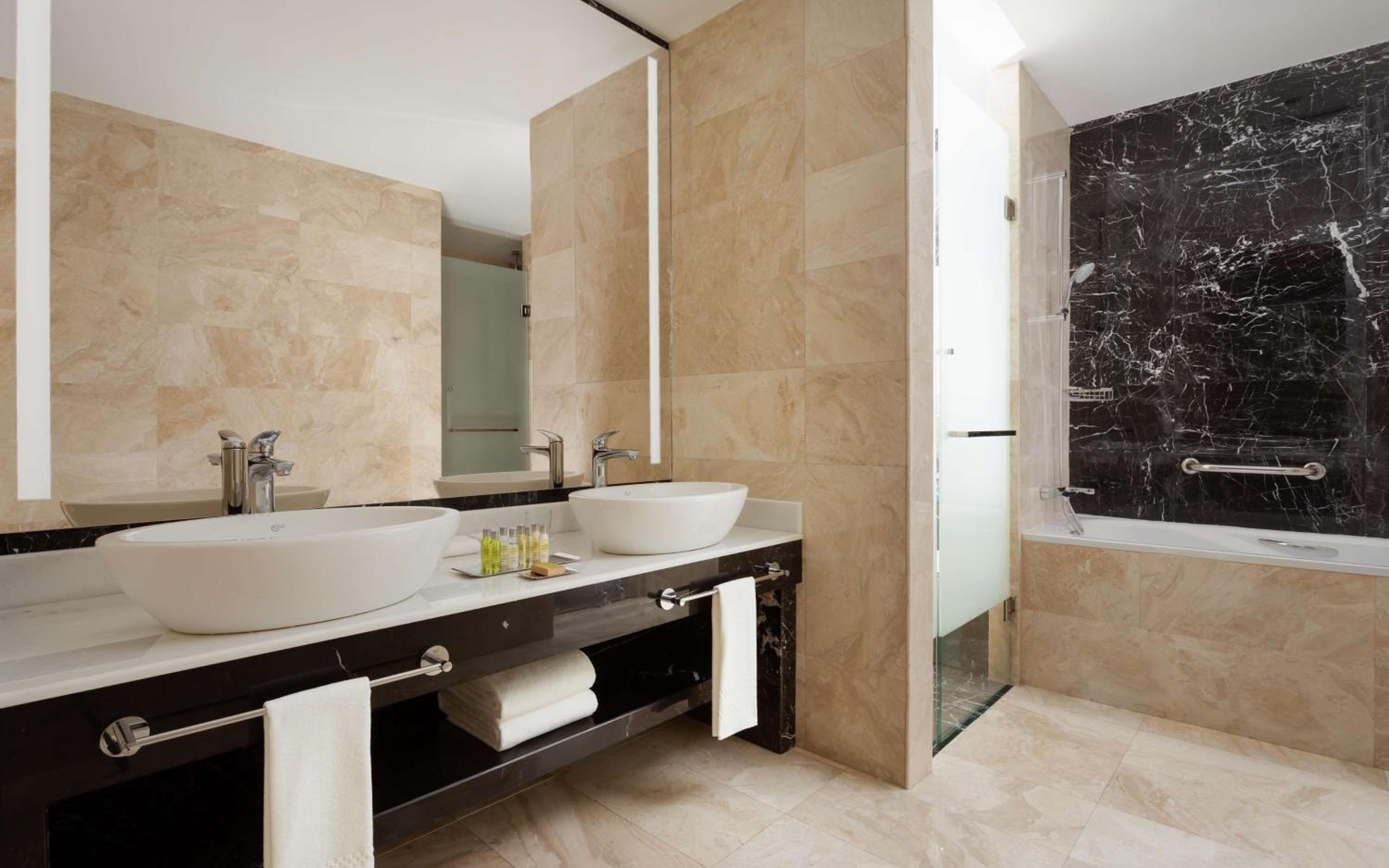 One-Bedroom King Suite