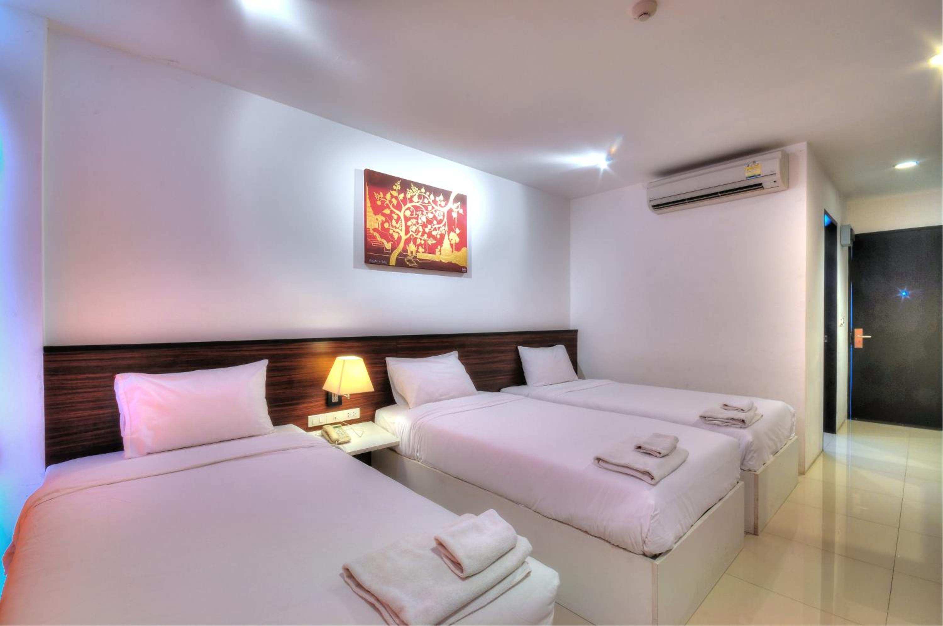 Deluxe Double or Twin Room with Pool View