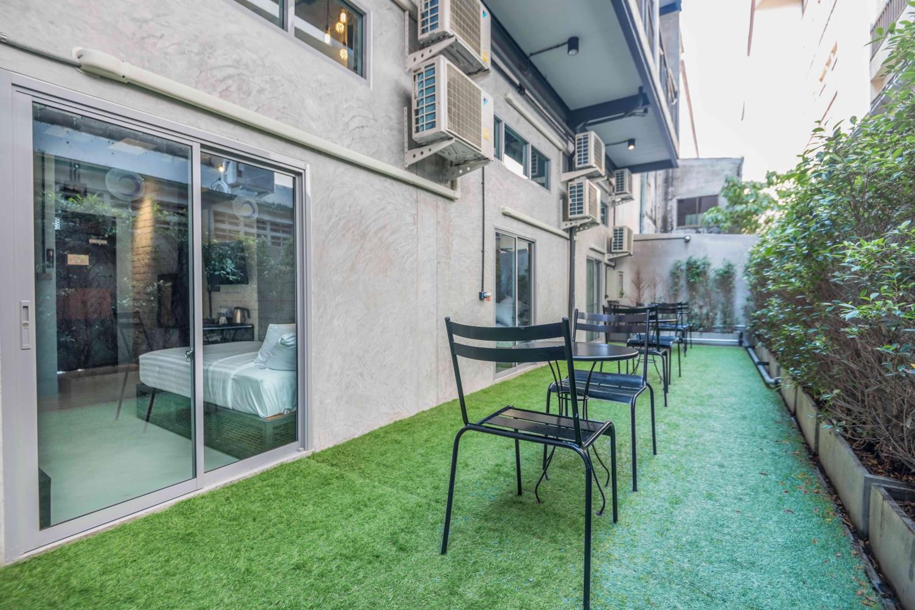 Family Room with Garden View