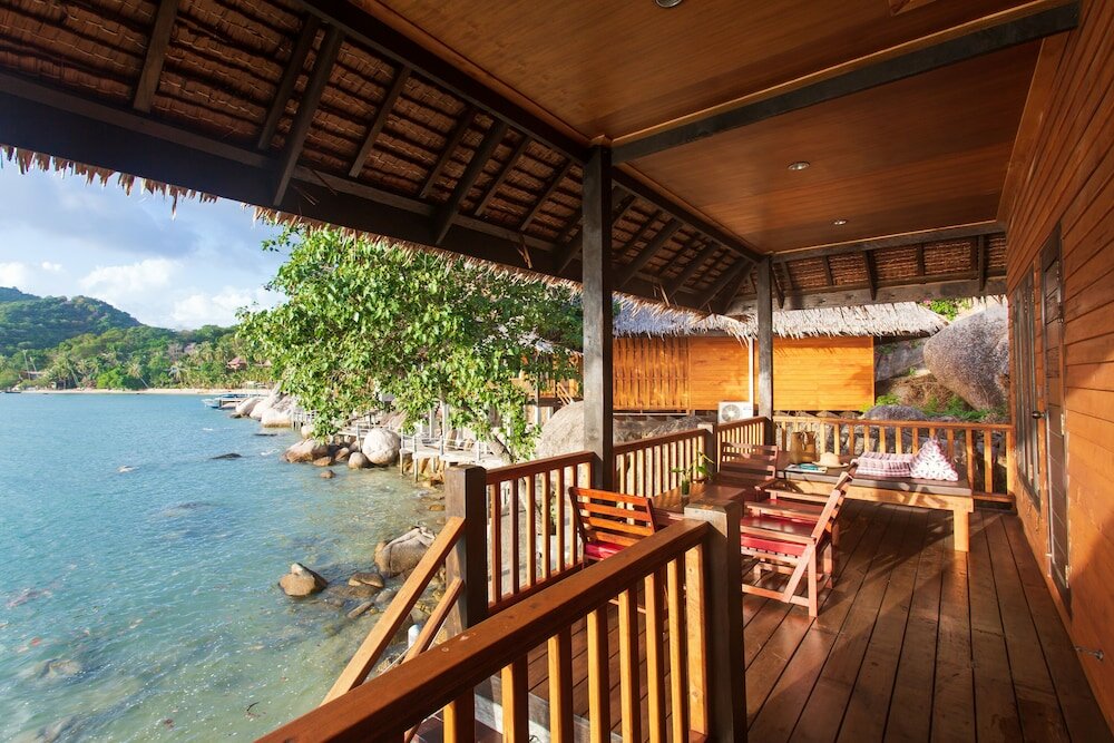 Family Room, Beachfront, 2 bedrooms (Free pick up and dop off at Mae Haad Pier)