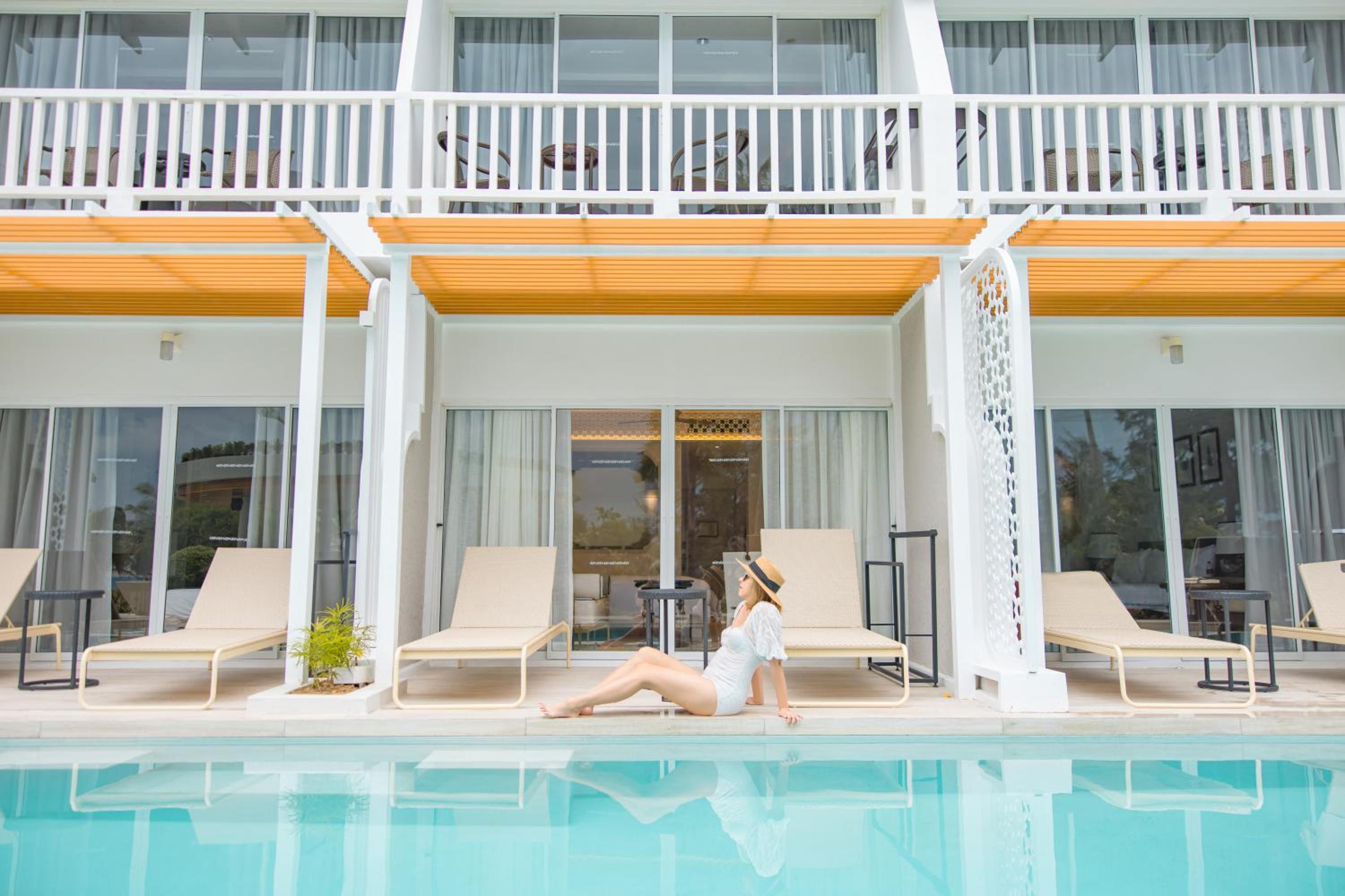 Lagoon Pool Access Deluxe Terrace