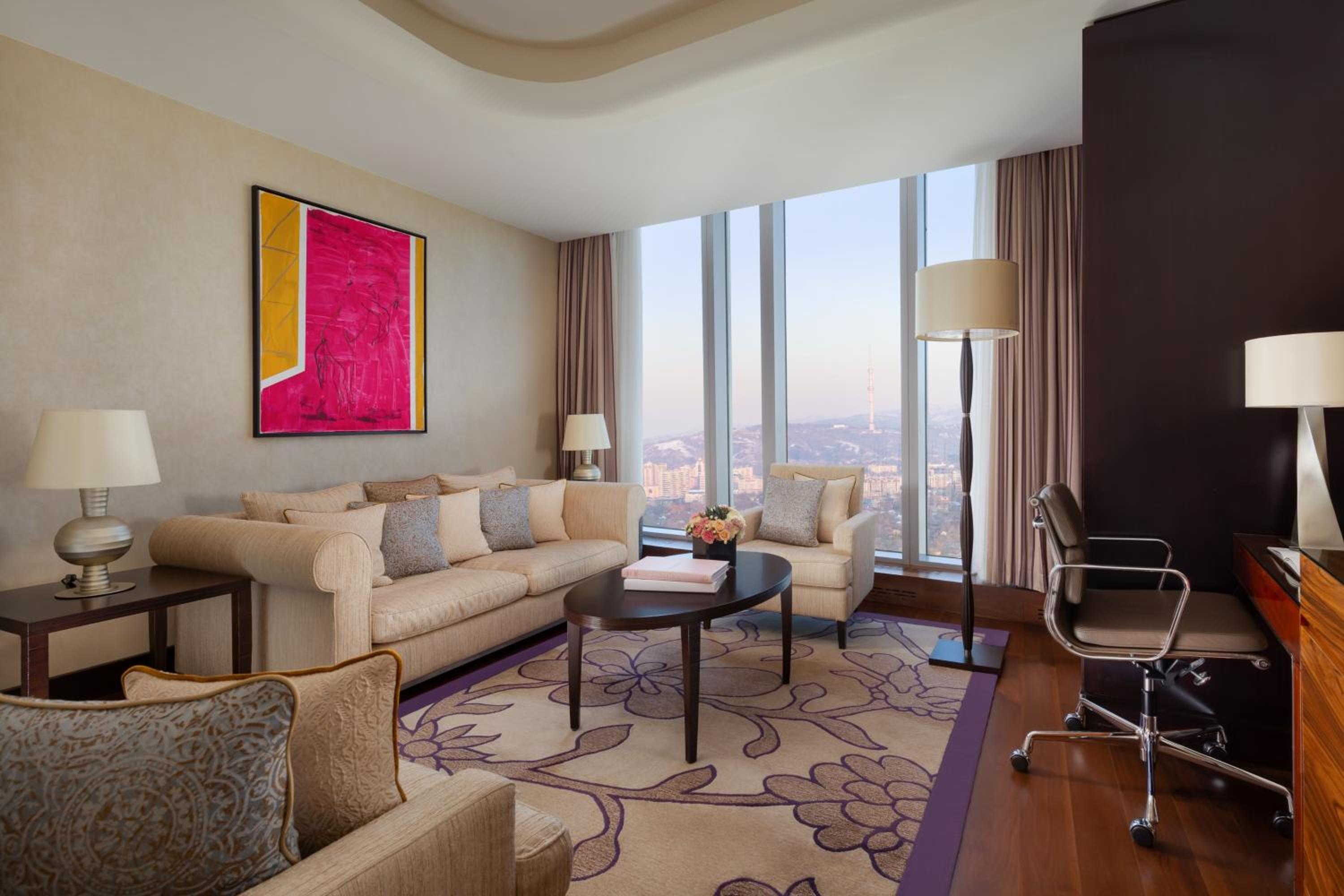 Junior Suite, 1 King, City view