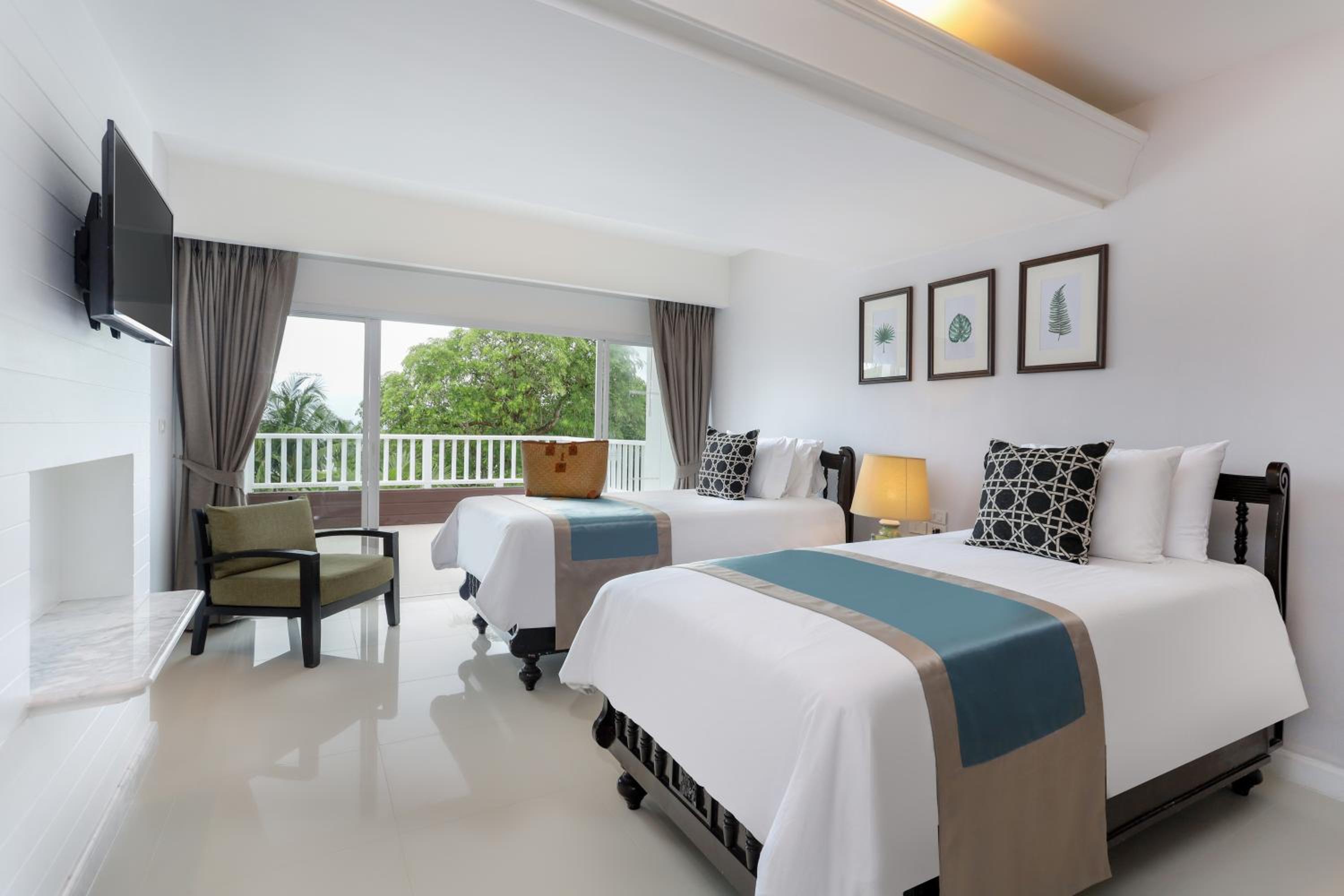 Seaview Three Bedroom Suite with Bathtub