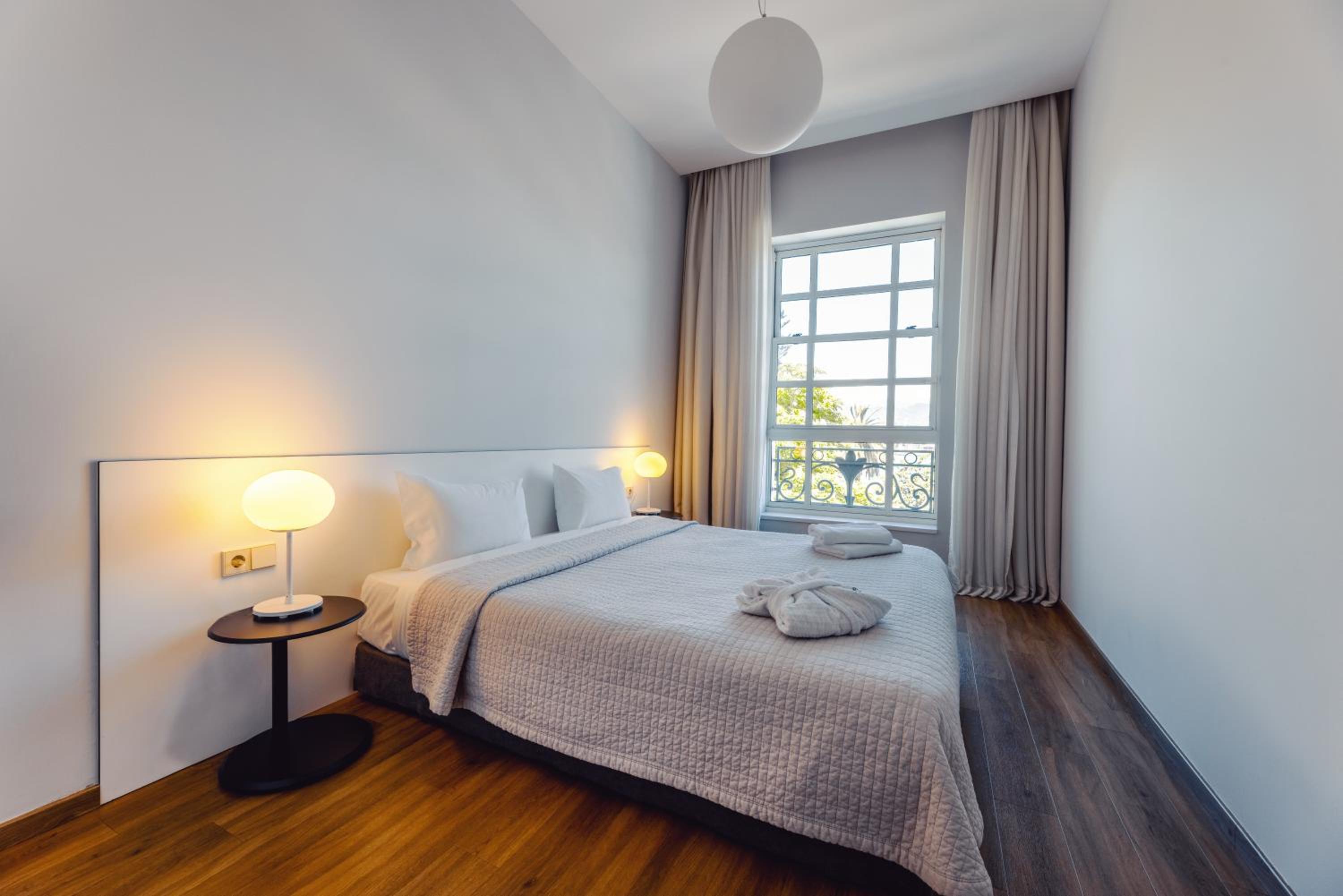 Standard Queen Room