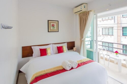 Double Room with Balcony в Nouveau Guesthouse