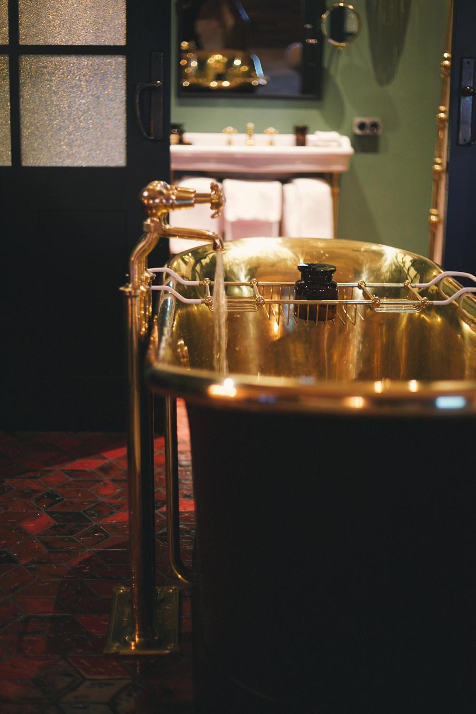 Aviator Signature Room