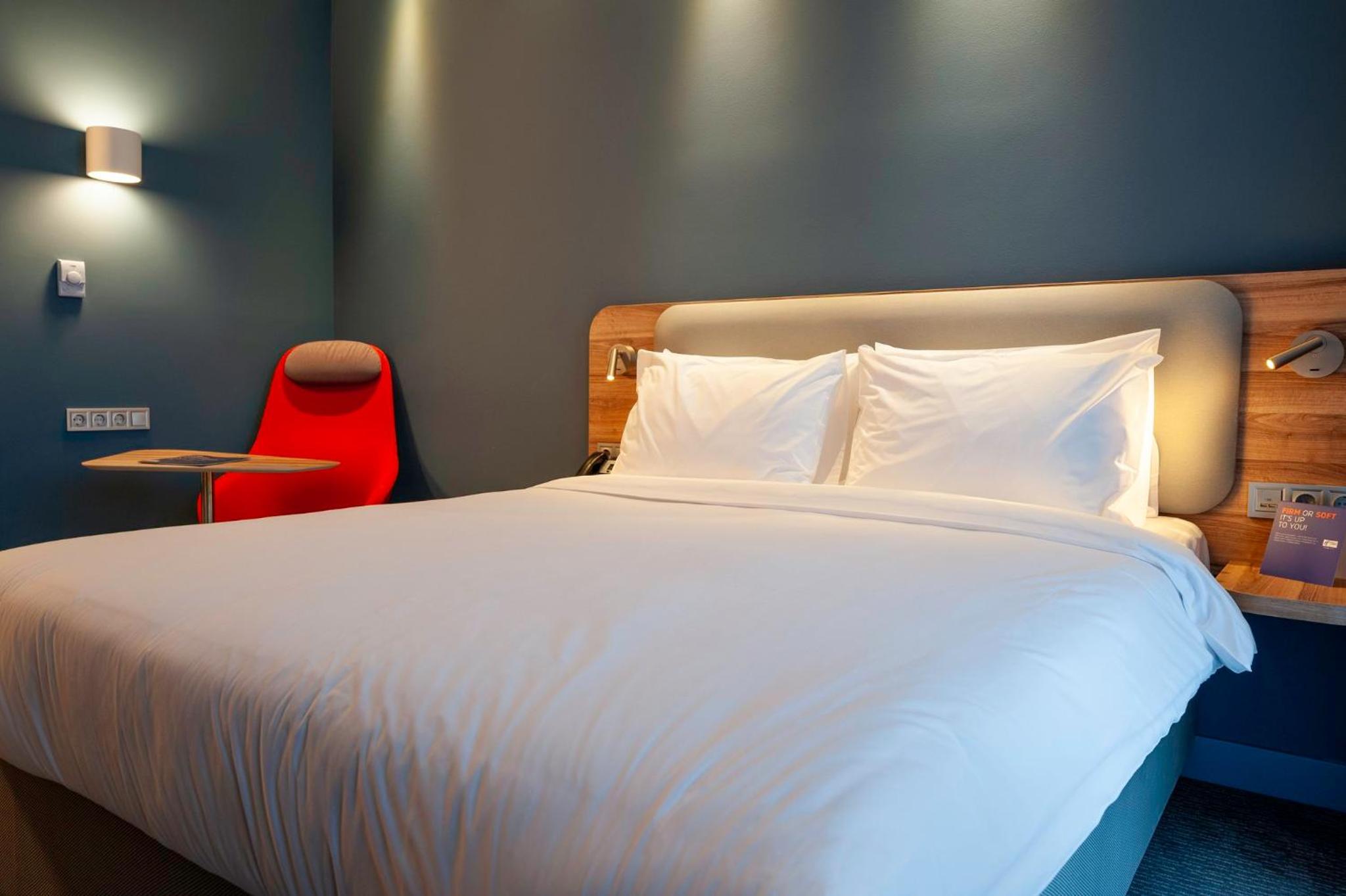 Standard Queen Room - Free Breakfast